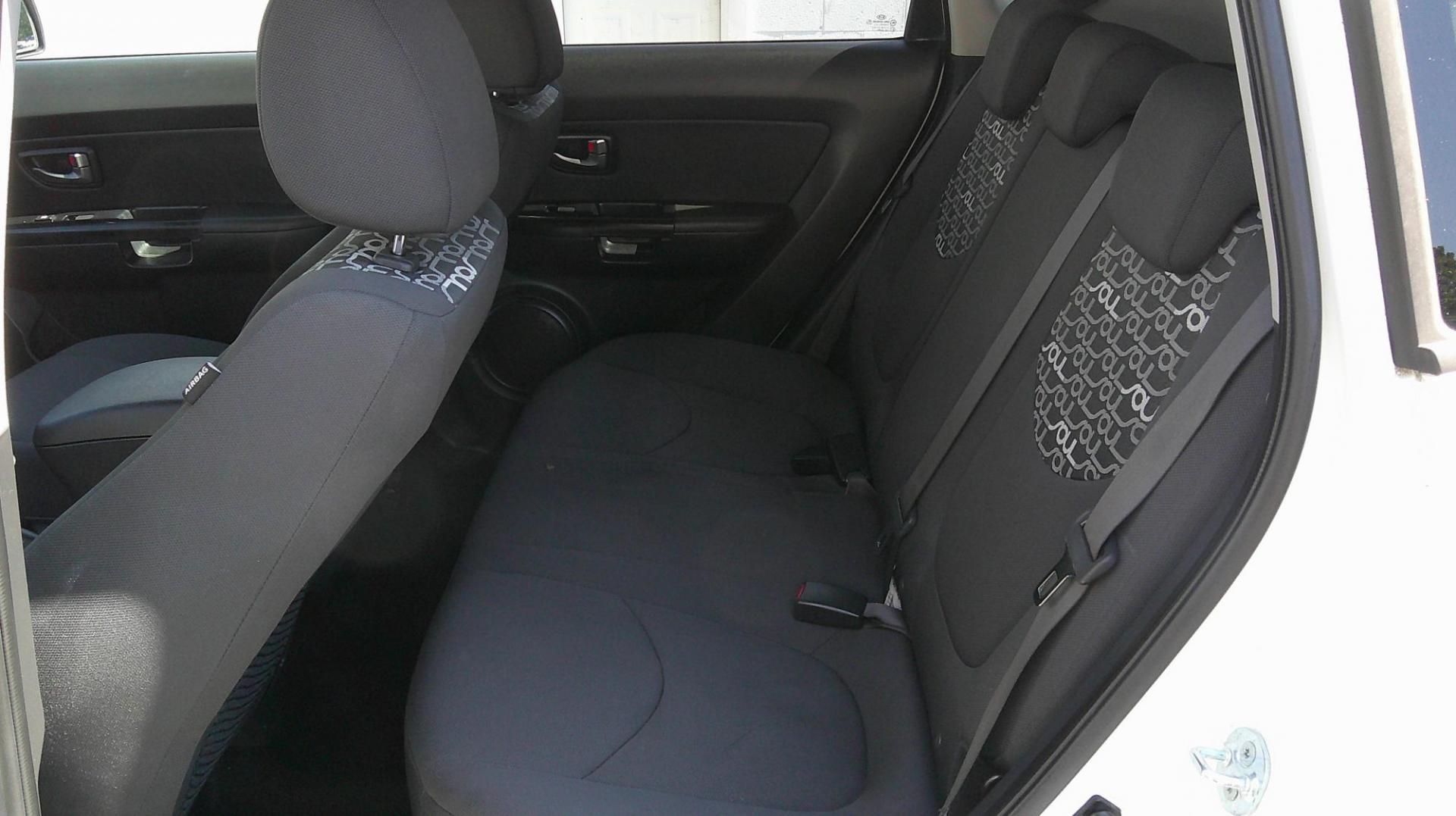 2010 WHITE Kia Soul ! (KNDJT2A22A7) with an 2.0L L4 DOHC 16V engine, located at 540a Delsea Drive, Sewell, NJ, 08080, (987) 867-5309, 39.752560, -75.111206 - Photo#13