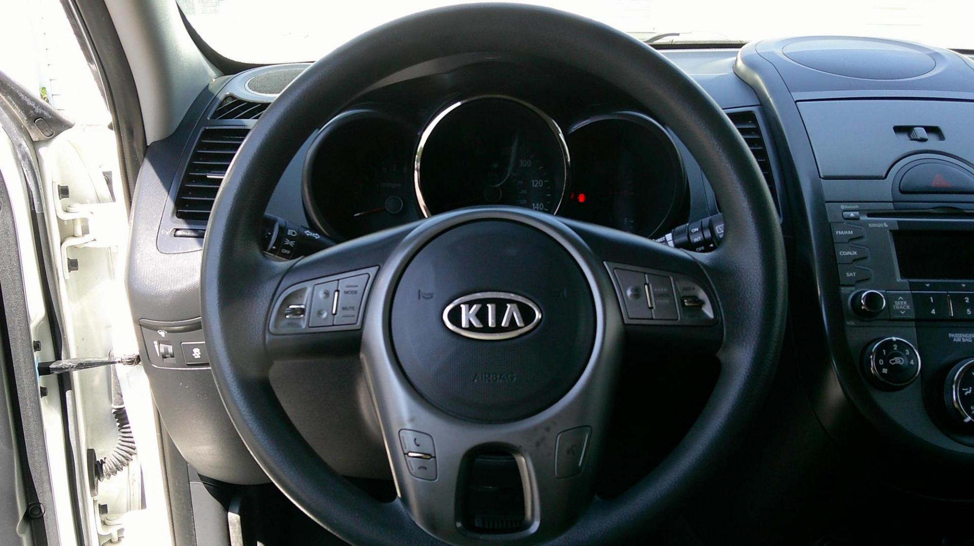 2010 WHITE Kia Soul ! (KNDJT2A22A7) with an 2.0L L4 DOHC 16V engine, located at 540a Delsea Drive, Sewell, NJ, 08080, (987) 867-5309, 39.752560, -75.111206 - Photo#14