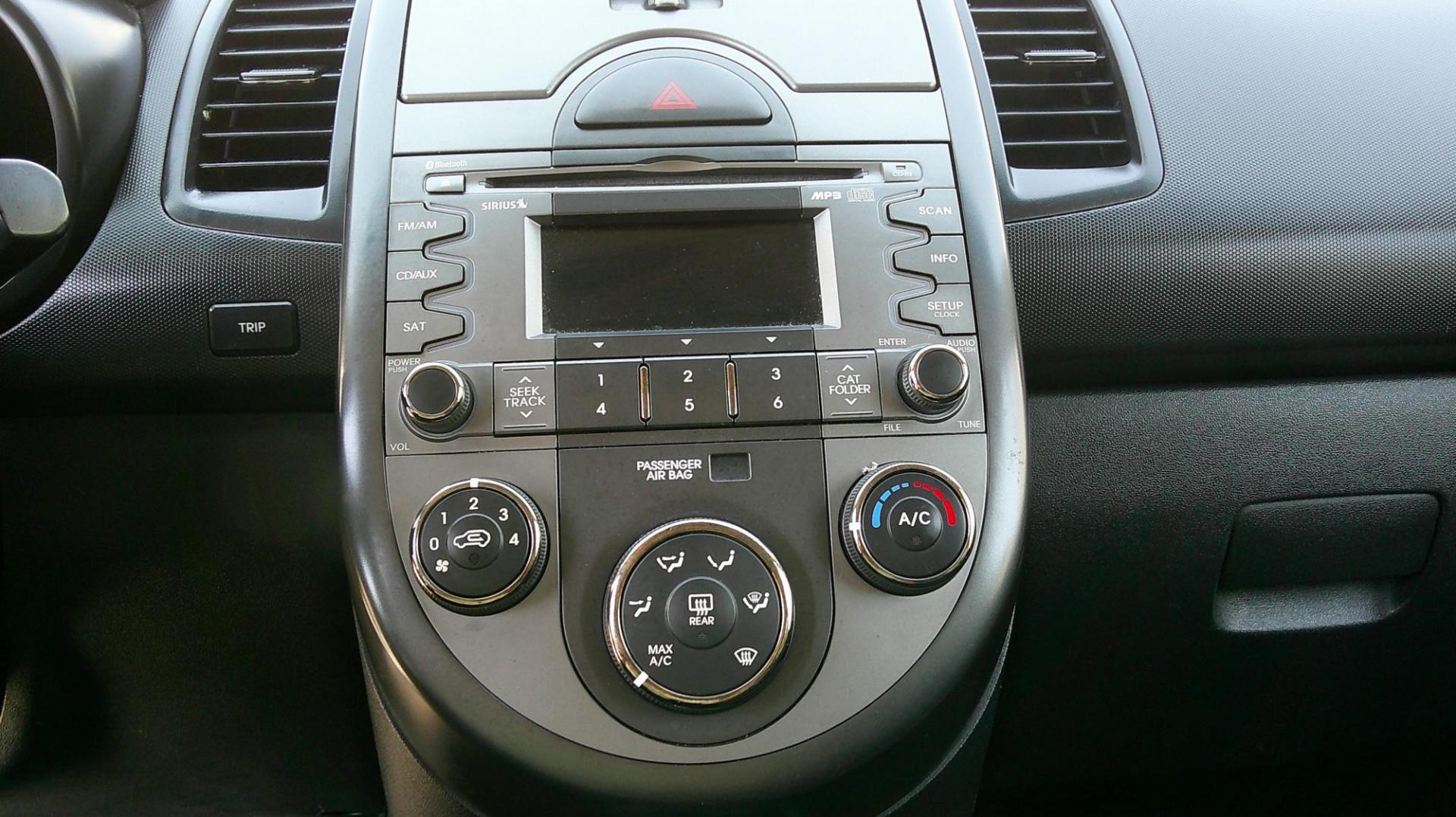 2010 WHITE Kia Soul ! (KNDJT2A22A7) with an 2.0L L4 DOHC 16V engine, located at 540a Delsea Drive, Sewell, NJ, 08080, (987) 867-5309, 39.752560, -75.111206 - Photo#16