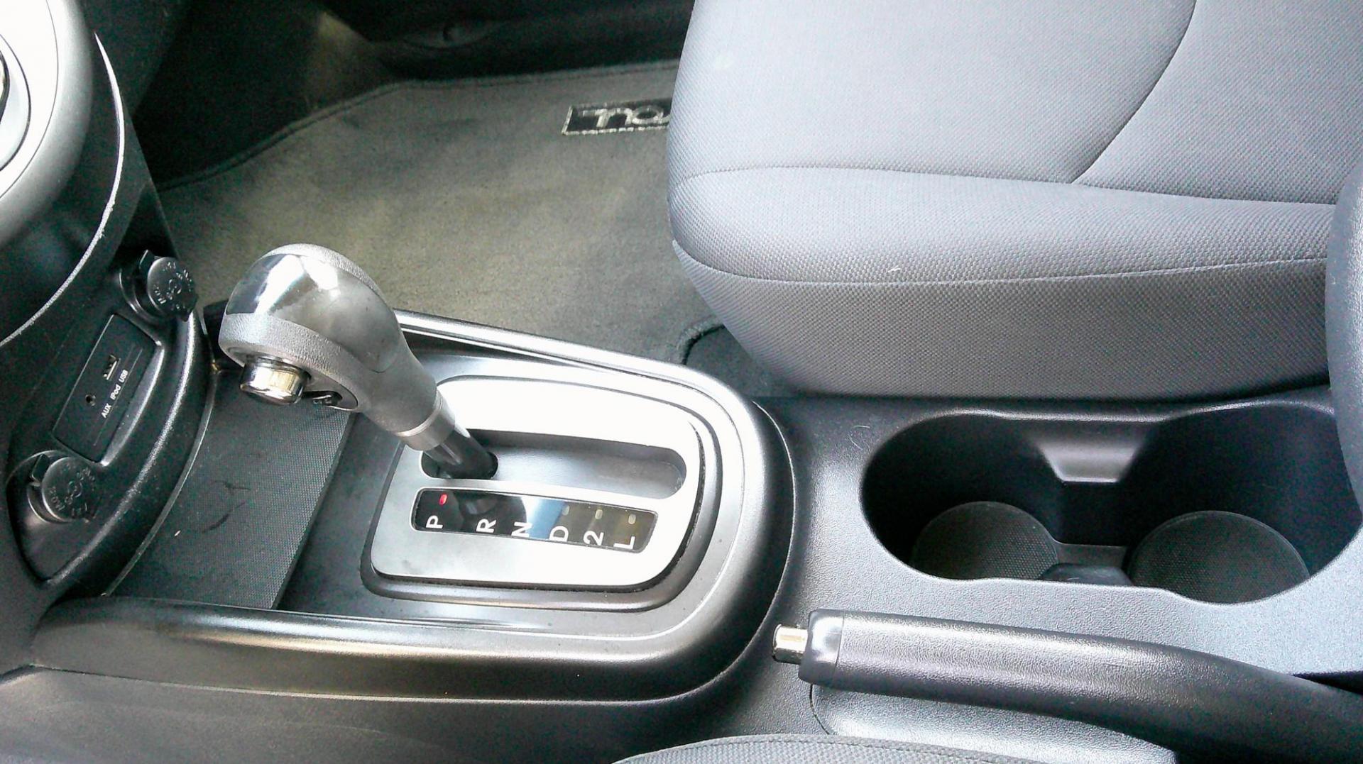 2010 WHITE Kia Soul ! (KNDJT2A22A7) with an 2.0L L4 DOHC 16V engine, located at 540a Delsea Drive, Sewell, NJ, 08080, (987) 867-5309, 39.752560, -75.111206 - Photo#17