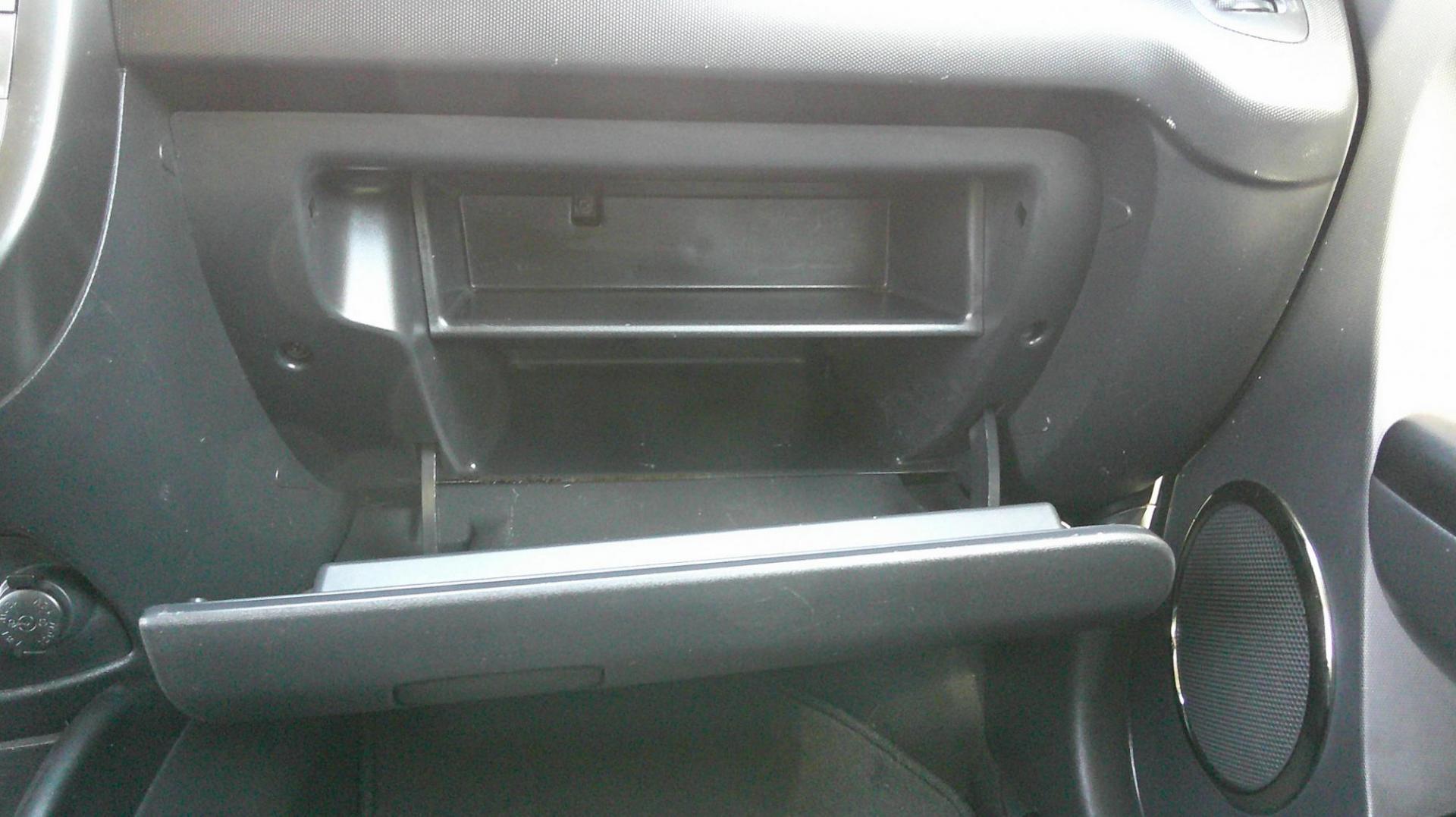 2010 WHITE Kia Soul ! (KNDJT2A22A7) with an 2.0L L4 DOHC 16V engine, located at 540a Delsea Drive, Sewell, NJ, 08080, (987) 867-5309, 39.752560, -75.111206 - Photo#19