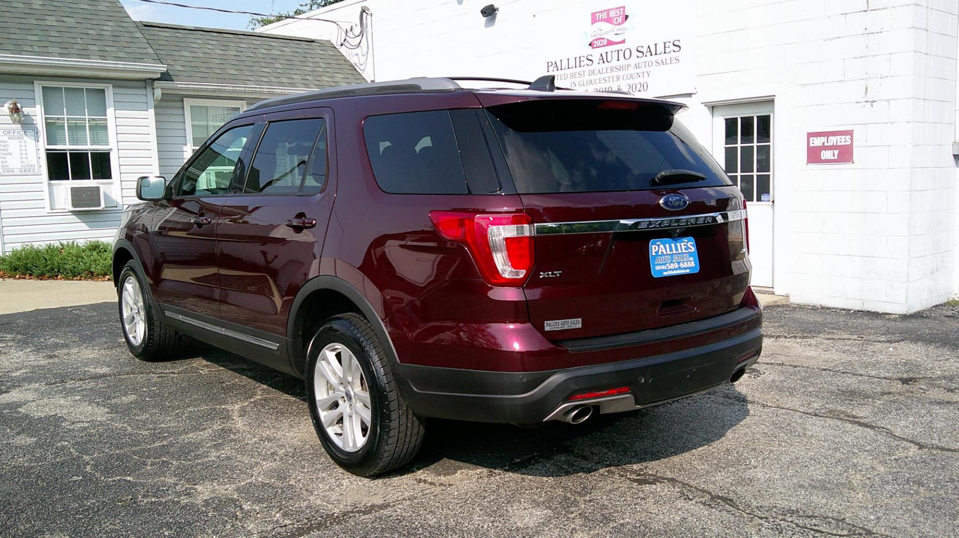 2018 RED Ford Explorer XLT 4WD (1FM5K8D8XJG) with an 3.5L V6 DOHC 24V engine, 6A transmission, located at 540a Delsea Drive, Sewell, NJ, 08080, (987) 867-5309, 39.752560, -75.111206 - Photo#2