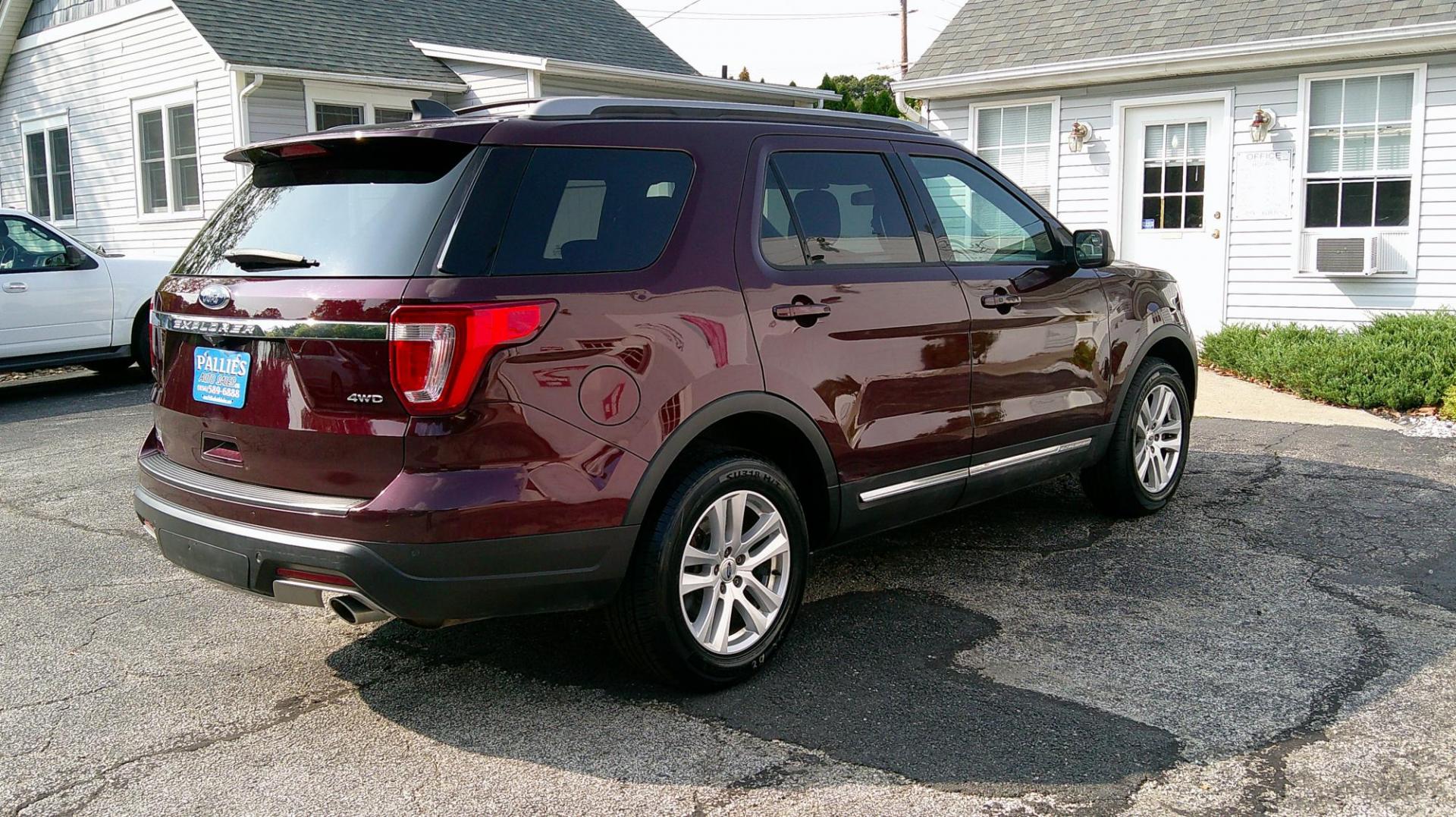 2018 RED Ford Explorer XLT 4WD (1FM5K8D8XJG) with an 3.5L V6 DOHC 24V engine, 6A transmission, located at 540a Delsea Drive, Sewell, NJ, 08080, (987) 867-5309, 39.752560, -75.111206 - Photo#7