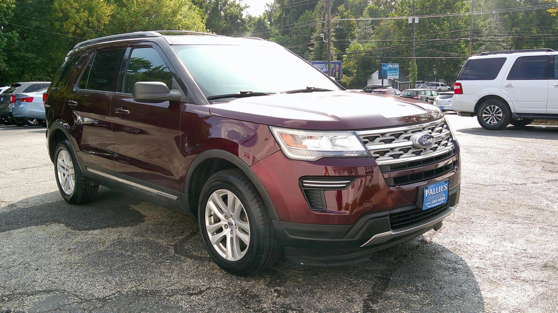 2018 RED Ford Explorer XLT 4WD (1FM5K8D8XJG) with an 3.5L V6 DOHC 24V engine, 6A transmission, located at 540a Delsea Drive, Sewell, NJ, 08080, (987) 867-5309, 39.752560, -75.111206 - Photo#9