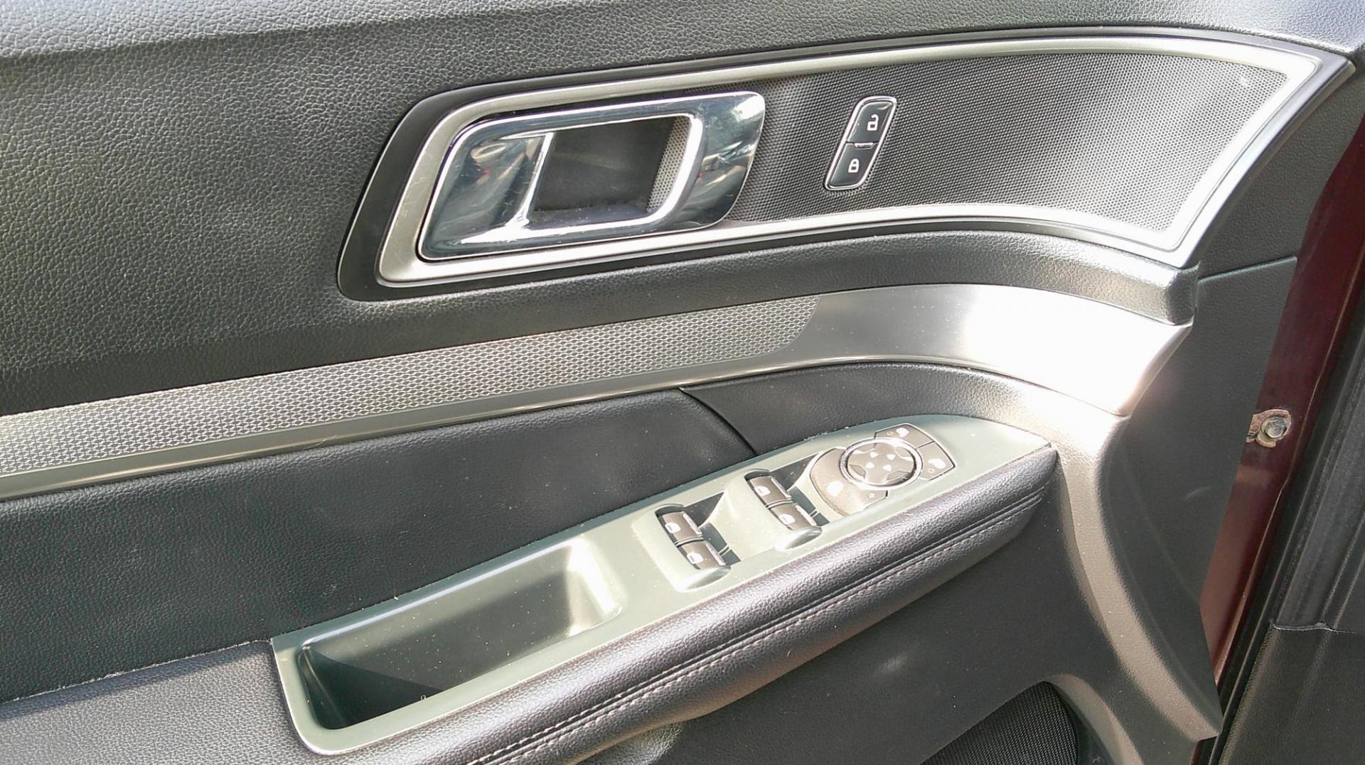 2018 RED Ford Explorer XLT 4WD (1FM5K8D8XJG) with an 3.5L V6 DOHC 24V engine, 6A transmission, located at 540a Delsea Drive, Sewell, NJ, 08080, (987) 867-5309, 39.752560, -75.111206 - Photo#12