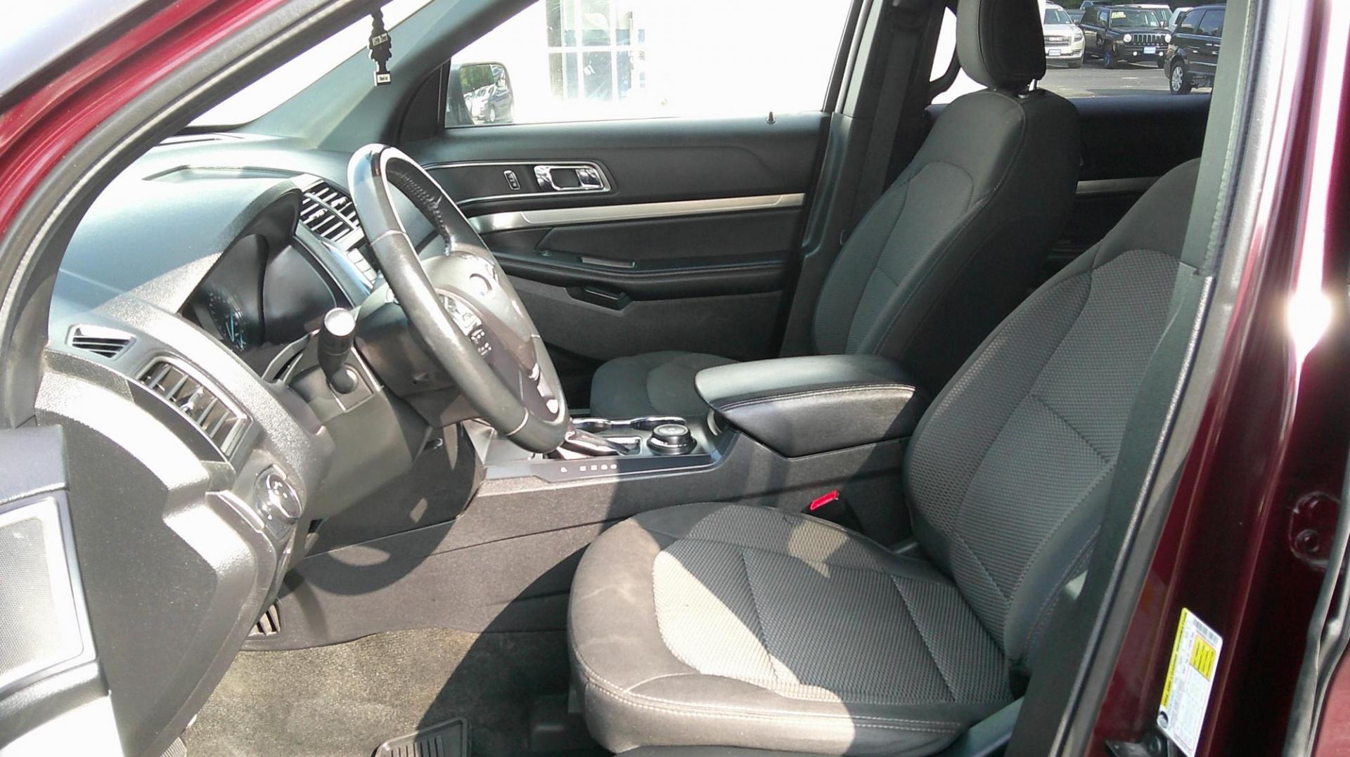 2018 RED Ford Explorer XLT 4WD (1FM5K8D8XJG) with an 3.5L V6 DOHC 24V engine, 6A transmission, located at 540a Delsea Drive, Sewell, NJ, 08080, (987) 867-5309, 39.752560, -75.111206 - Photo#13