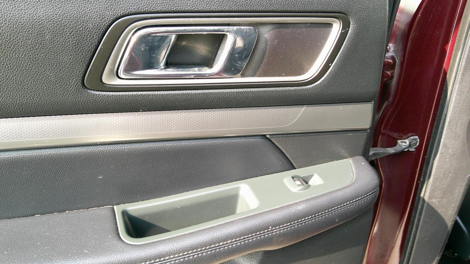 2018 RED Ford Explorer XLT 4WD (1FM5K8D8XJG) with an 3.5L V6 DOHC 24V engine, 6A transmission, located at 540a Delsea Drive, Sewell, NJ, 08080, (987) 867-5309, 39.752560, -75.111206 - Photo#15