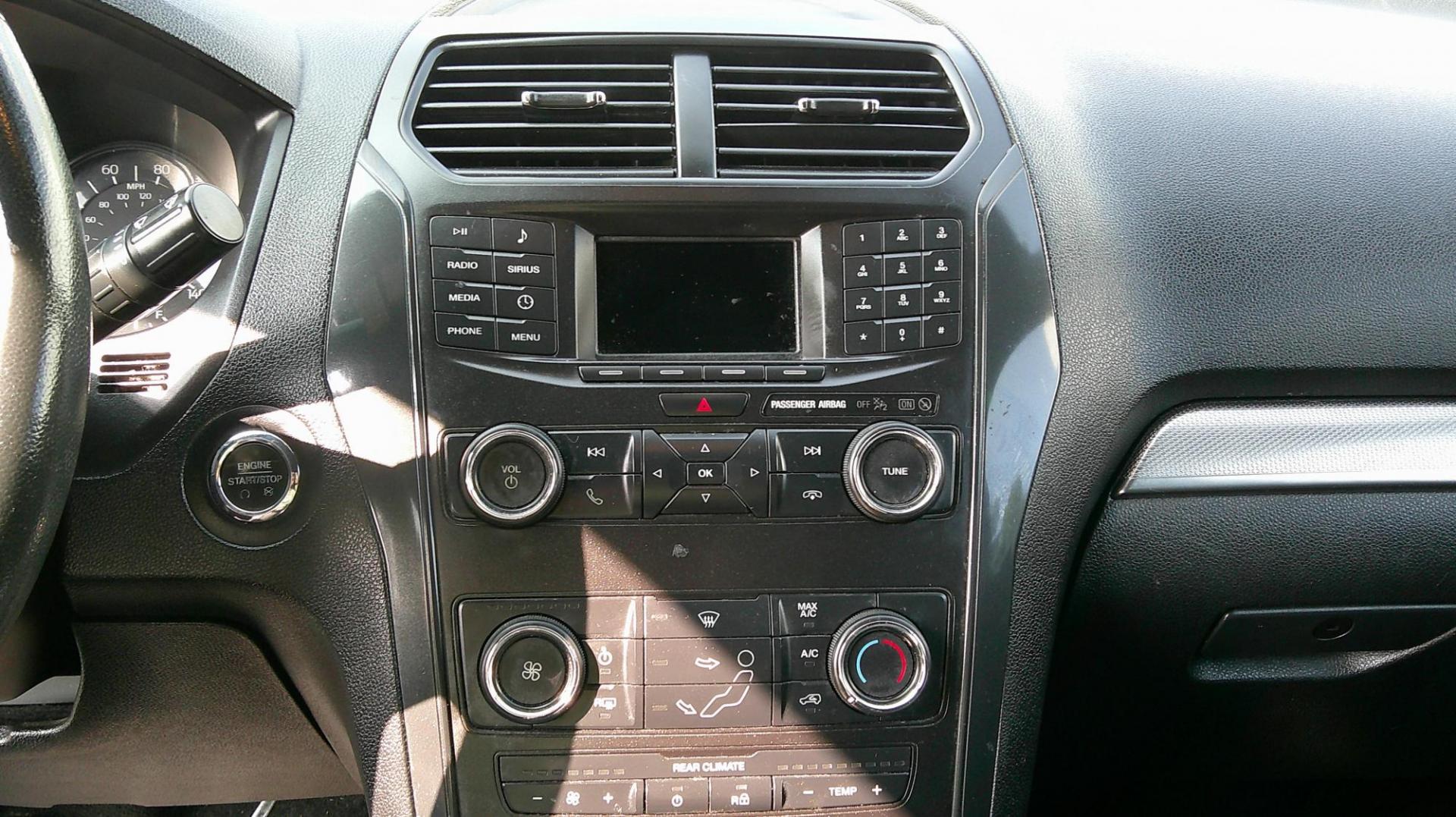 2018 RED Ford Explorer XLT 4WD (1FM5K8D8XJG) with an 3.5L V6 DOHC 24V engine, 6A transmission, located at 540a Delsea Drive, Sewell, NJ, 08080, (987) 867-5309, 39.752560, -75.111206 - Photo#22