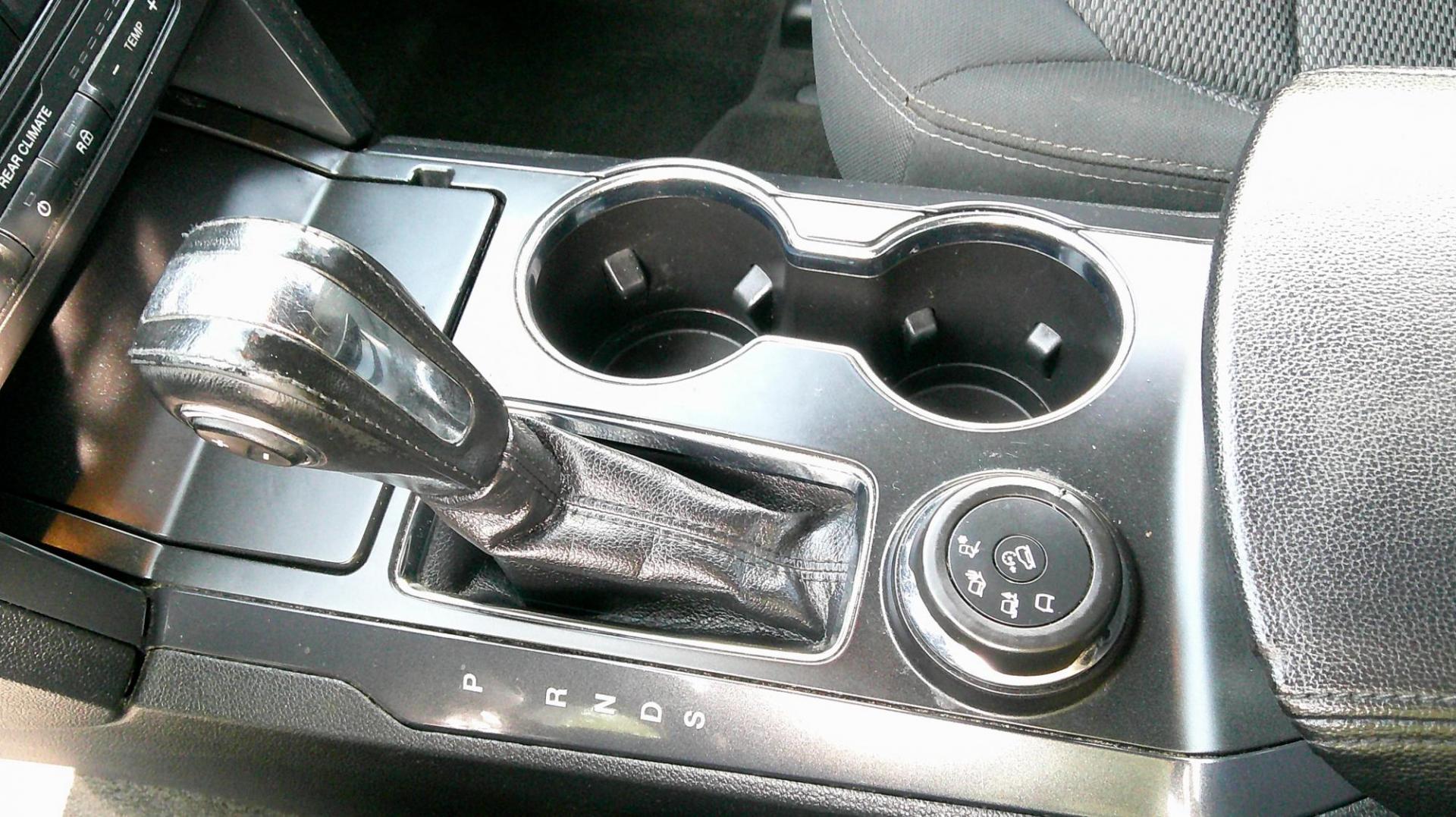 2018 RED Ford Explorer XLT 4WD (1FM5K8D8XJG) with an 3.5L V6 DOHC 24V engine, 6A transmission, located at 540a Delsea Drive, Sewell, NJ, 08080, (987) 867-5309, 39.752560, -75.111206 - Photo#23