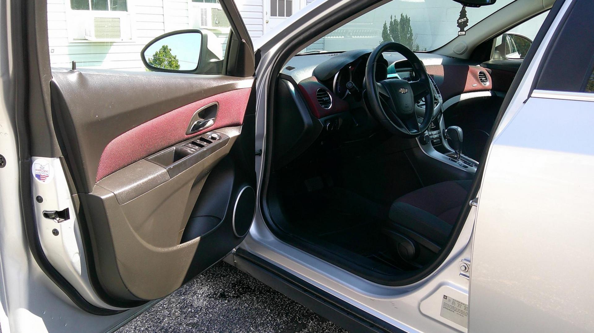 2011 SILVER Chevrolet Cruze 1LT (1G1PF5S91B7) with an 1.4L L4 DOHC 16V TURBO engine, 6-Speed Manual transmission, located at 540a Delsea Drive, Sewell, NJ, 08080, (987) 867-5309, 39.752560, -75.111206 - Photo#10
