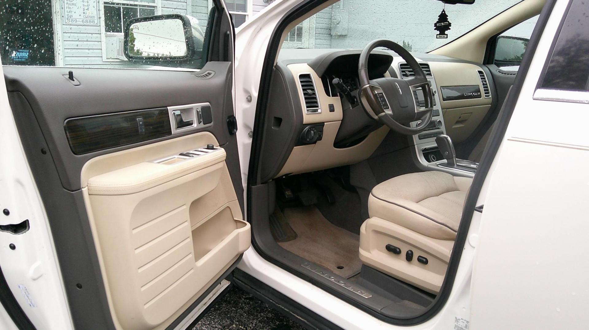 2008 WHITE Lincoln MKX AWD (2LMDU88C38B) with an 3.5L V6 DOHC 24V engine, 6-Speed Automatic Overdrive transmission, located at 540a Delsea Drive, Sewell, NJ, 08080, (987) 867-5309, 39.752560, -75.111206 - Photo#10