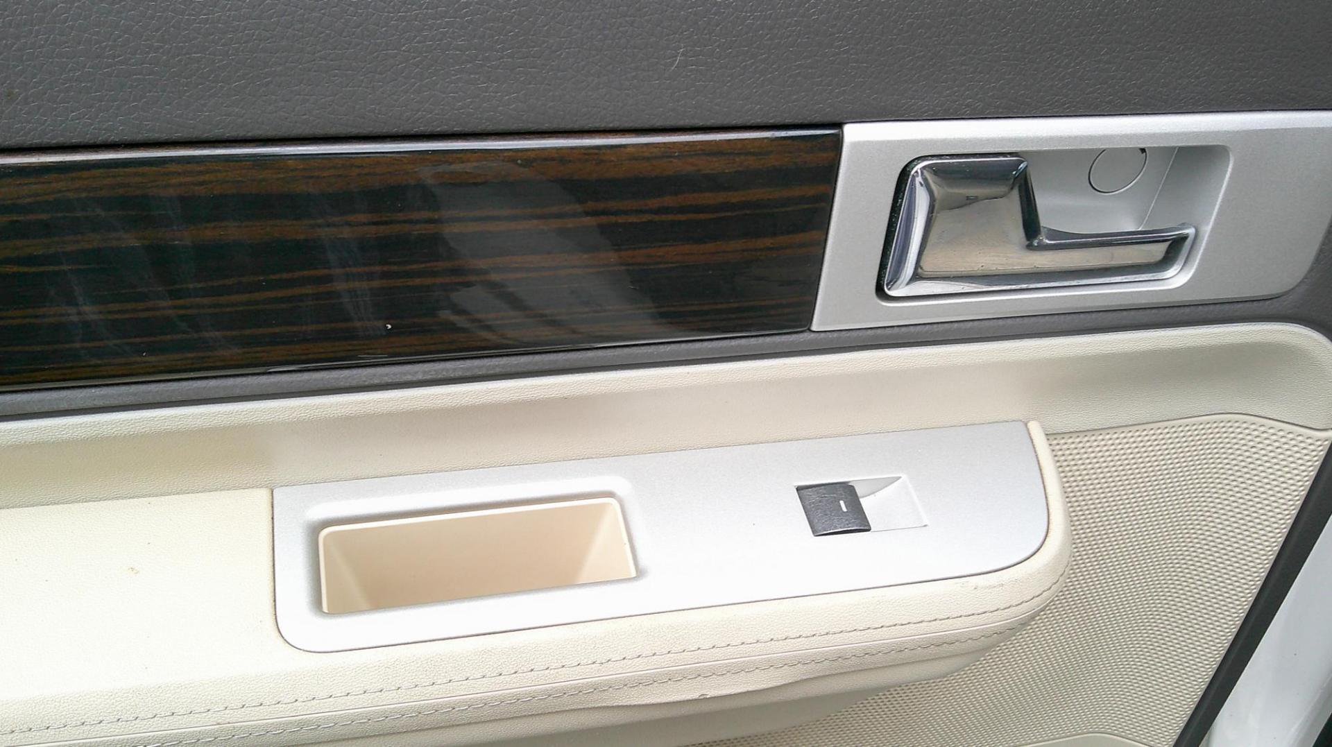 2008 WHITE Lincoln MKX AWD (2LMDU88C38B) with an 3.5L V6 DOHC 24V engine, 6-Speed Automatic Overdrive transmission, located at 540a Delsea Drive, Sewell, NJ, 08080, (987) 867-5309, 39.752560, -75.111206 - Photo#14