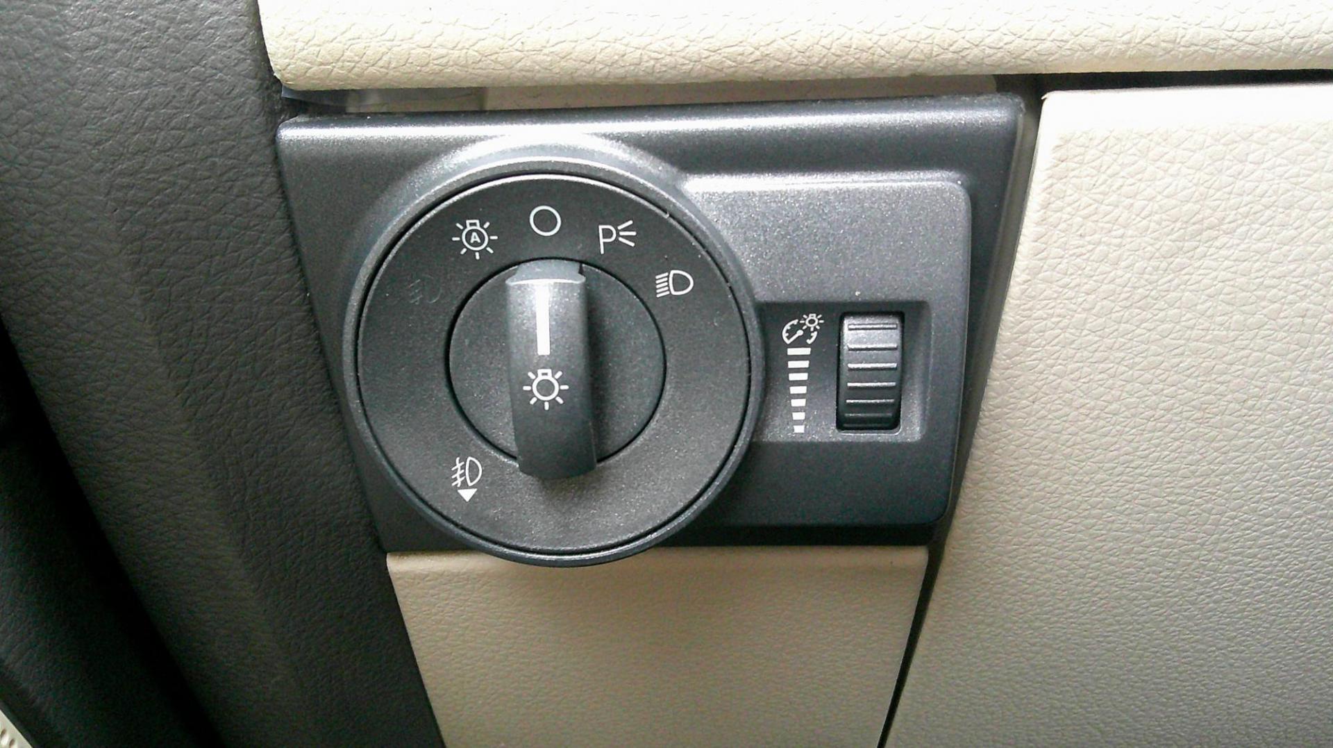 2008 WHITE Lincoln MKX AWD (2LMDU88C38B) with an 3.5L V6 DOHC 24V engine, 6-Speed Automatic Overdrive transmission, located at 540a Delsea Drive, Sewell, NJ, 08080, (987) 867-5309, 39.752560, -75.111206 - Photo#20