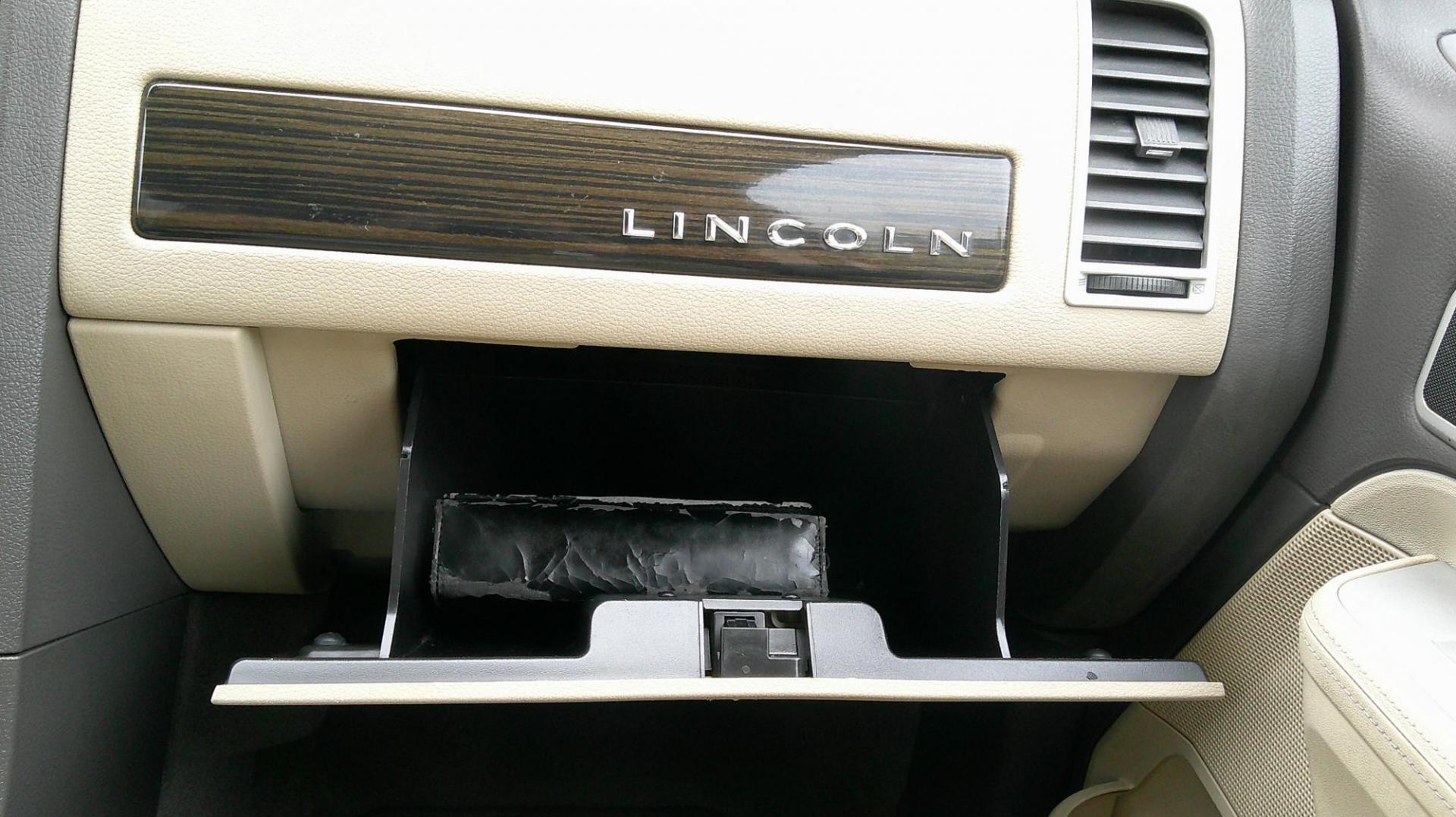 2008 WHITE Lincoln MKX AWD (2LMDU88C38B) with an 3.5L V6 DOHC 24V engine, 6-Speed Automatic Overdrive transmission, located at 540a Delsea Drive, Sewell, NJ, 08080, (987) 867-5309, 39.752560, -75.111206 - Photo#21