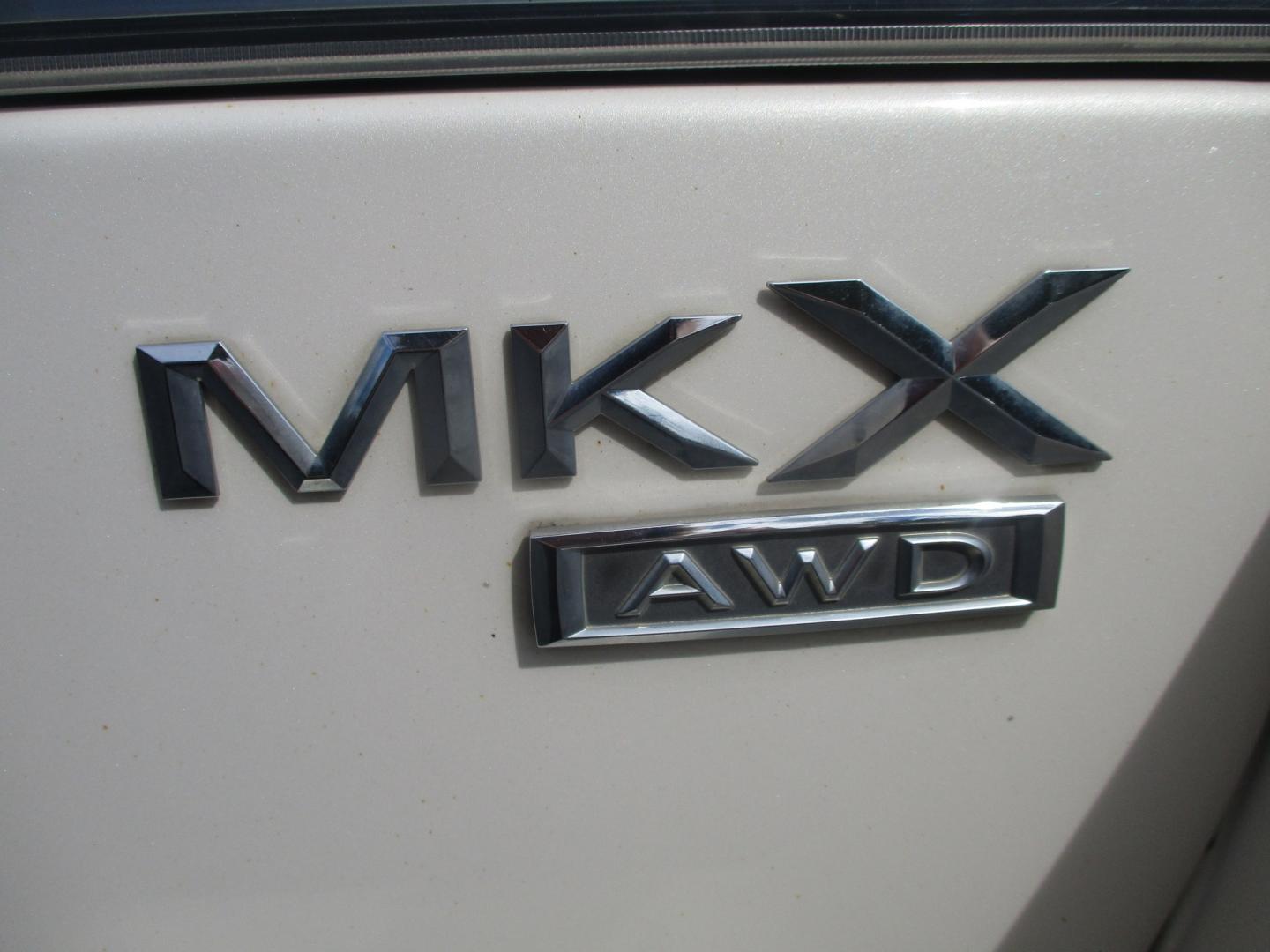2008 WHITE Lincoln MKX AWD (2LMDU88C38B) with an 3.5L V6 DOHC 24V engine, 6-Speed Automatic Overdrive transmission, located at 540a Delsea Drive, Sewell, NJ, 08080, (987) 867-5309, 39.752560, -75.111206- Photo#5