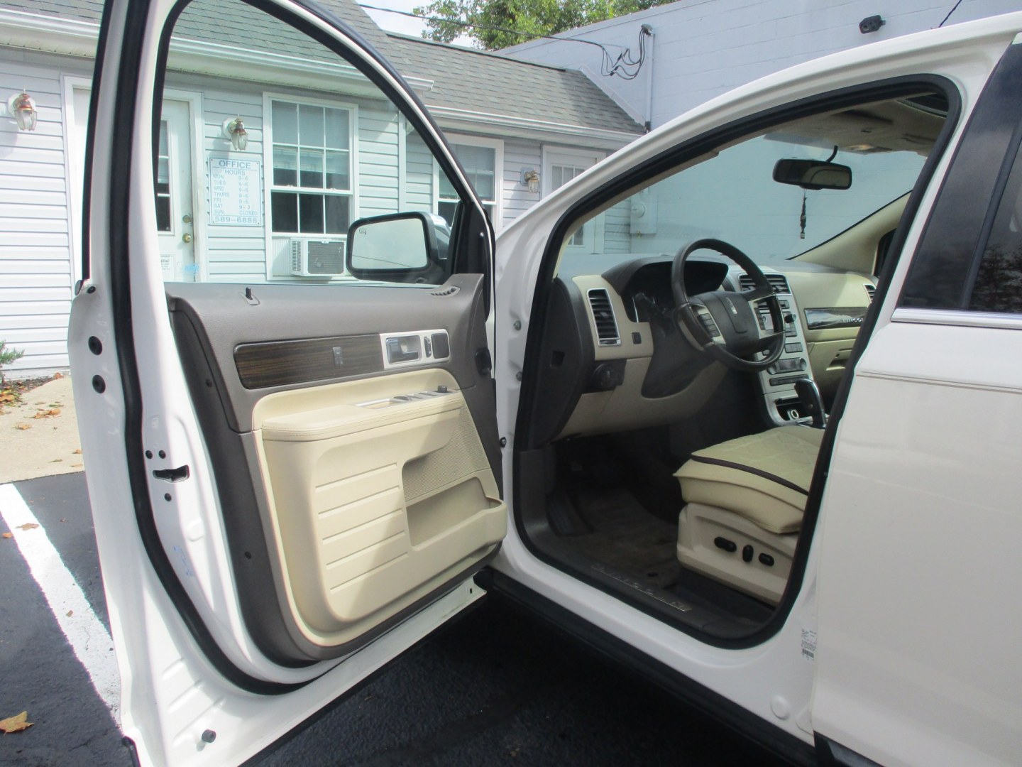 2008 WHITE Lincoln MKX AWD (2LMDU88C38B) with an 3.5L V6 DOHC 24V engine, 6-Speed Automatic Overdrive transmission, located at 540a Delsea Drive, Sewell, NJ, 08080, (987) 867-5309, 39.752560, -75.111206- Photo#10