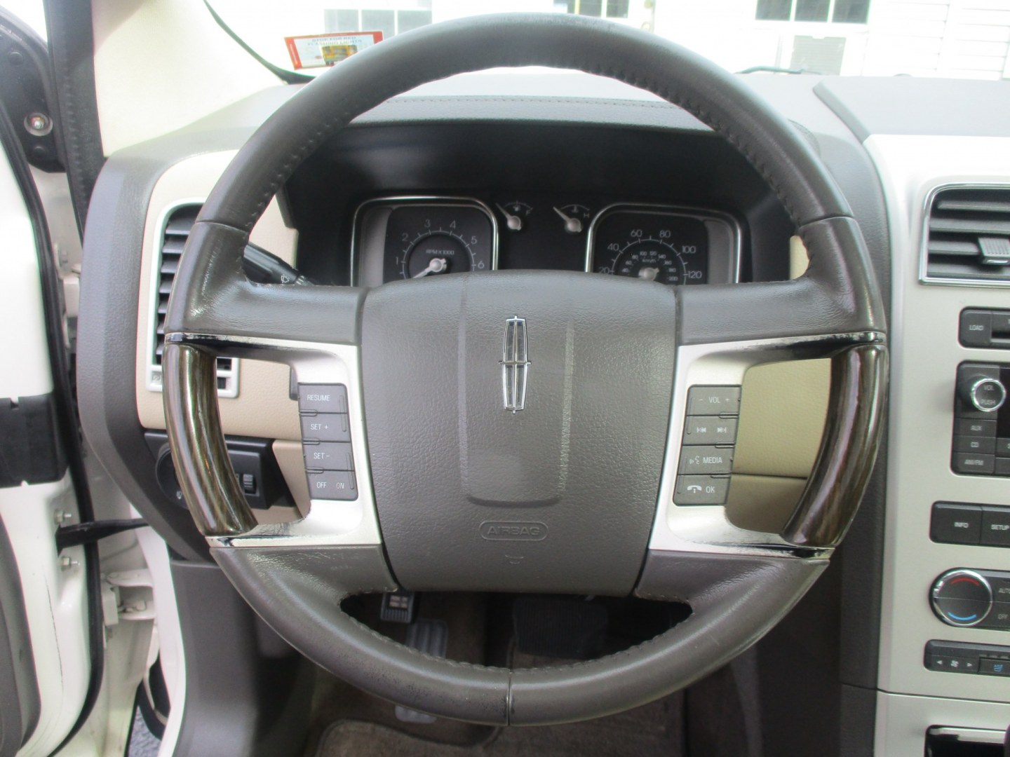 2008 WHITE Lincoln MKX AWD (2LMDU88C38B) with an 3.5L V6 DOHC 24V engine, 6-Speed Automatic Overdrive transmission, located at 540a Delsea Drive, Sewell, NJ, 08080, (987) 867-5309, 39.752560, -75.111206- Photo#16