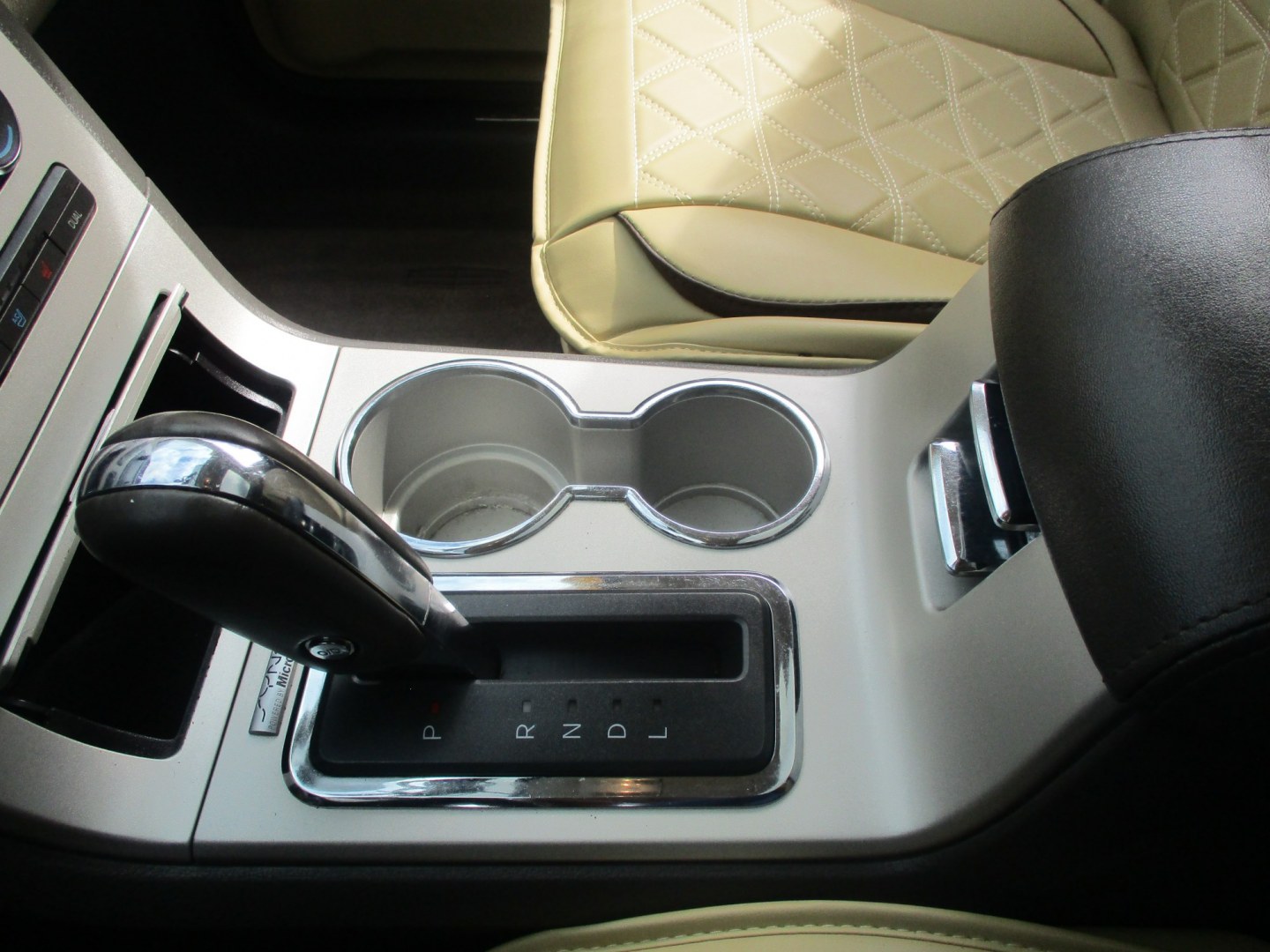 2008 WHITE Lincoln MKX AWD (2LMDU88C38B) with an 3.5L V6 DOHC 24V engine, 6-Speed Automatic Overdrive transmission, located at 540a Delsea Drive, Sewell, NJ, 08080, (987) 867-5309, 39.752560, -75.111206- Photo#20