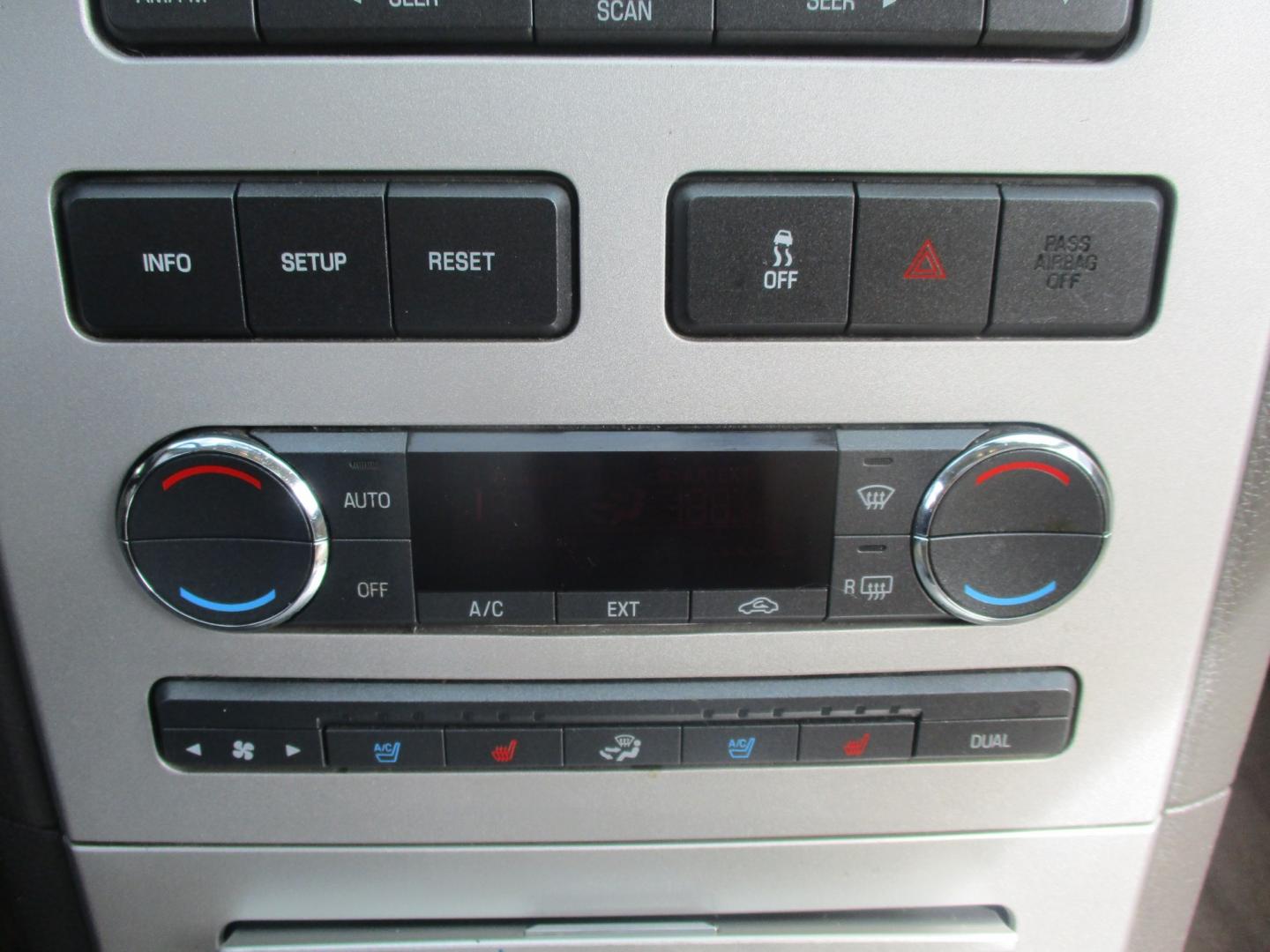 2008 WHITE Lincoln MKX AWD (2LMDU88C38B) with an 3.5L V6 DOHC 24V engine, 6-Speed Automatic Overdrive transmission, located at 540a Delsea Drive, Sewell, NJ, 08080, (987) 867-5309, 39.752560, -75.111206- Photo#19