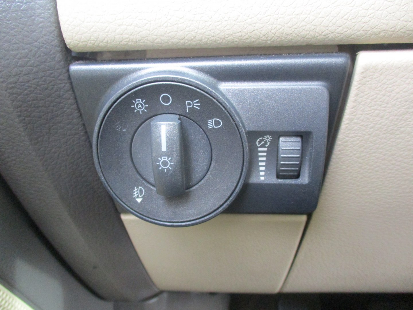 2008 WHITE Lincoln MKX AWD (2LMDU88C38B) with an 3.5L V6 DOHC 24V engine, 6-Speed Automatic Overdrive transmission, located at 540a Delsea Drive, Sewell, NJ, 08080, (987) 867-5309, 39.752560, -75.111206- Photo#21