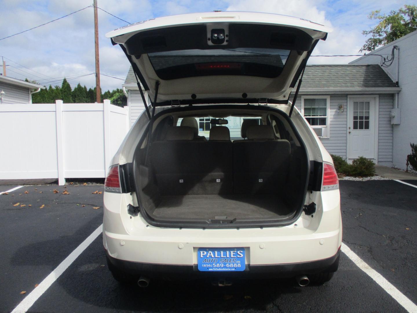 2008 WHITE Lincoln MKX AWD (2LMDU88C38B) with an 3.5L V6 DOHC 24V engine, 6-Speed Automatic Overdrive transmission, located at 540a Delsea Drive, Sewell, NJ, 08080, (987) 867-5309, 39.752560, -75.111206- Photo#23