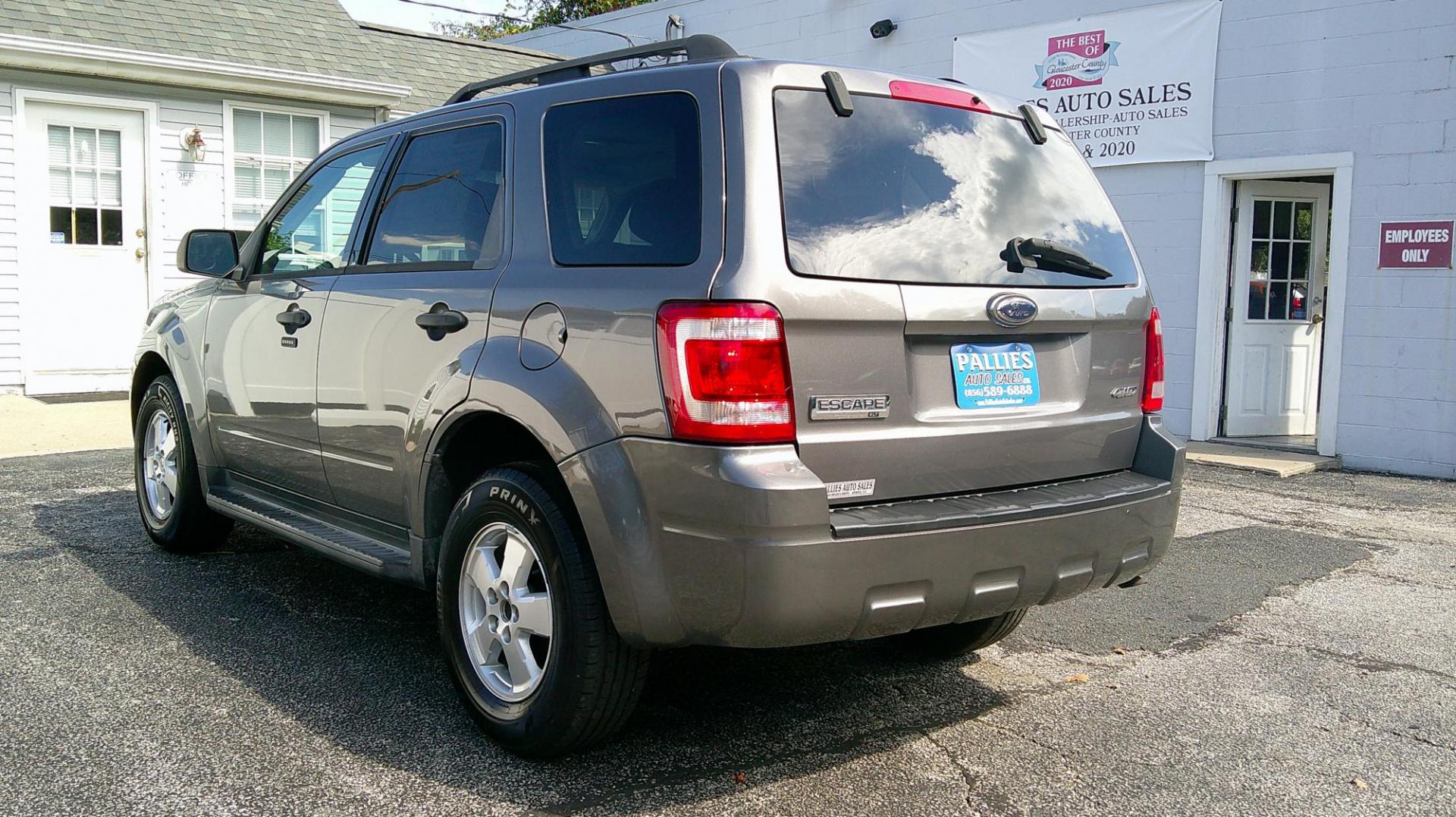 2009 GRAY Ford Escape XLT 4WD V6 (1FMCU93G39K) with an 3.0L V6 DOHC 24V engine, 4-Speed Automatic transmission, located at 540a Delsea Drive, Sewell, NJ, 08080, (987) 867-5309, 39.752560, -75.111206 - Photo#2