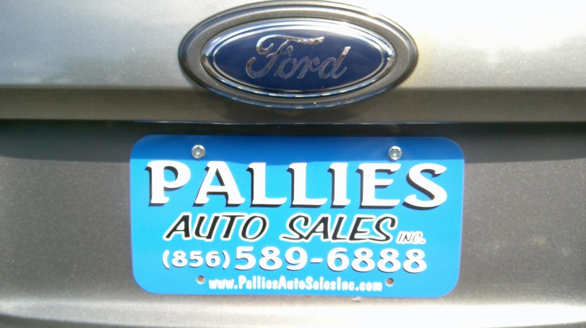 2009 GRAY Ford Escape XLT 4WD V6 (1FMCU93G39K) with an 3.0L V6 DOHC 24V engine, 4-Speed Automatic transmission, located at 540a Delsea Drive, Sewell, NJ, 08080, (987) 867-5309, 39.752560, -75.111206 - Photo#4