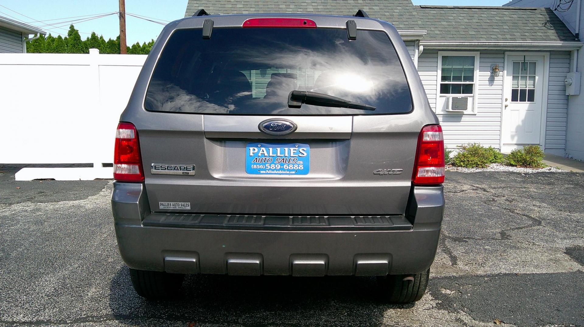 2009 GRAY Ford Escape XLT 4WD V6 (1FMCU93G39K) with an 3.0L V6 DOHC 24V engine, 4-Speed Automatic transmission, located at 540a Delsea Drive, Sewell, NJ, 08080, (987) 867-5309, 39.752560, -75.111206 - Photo#3