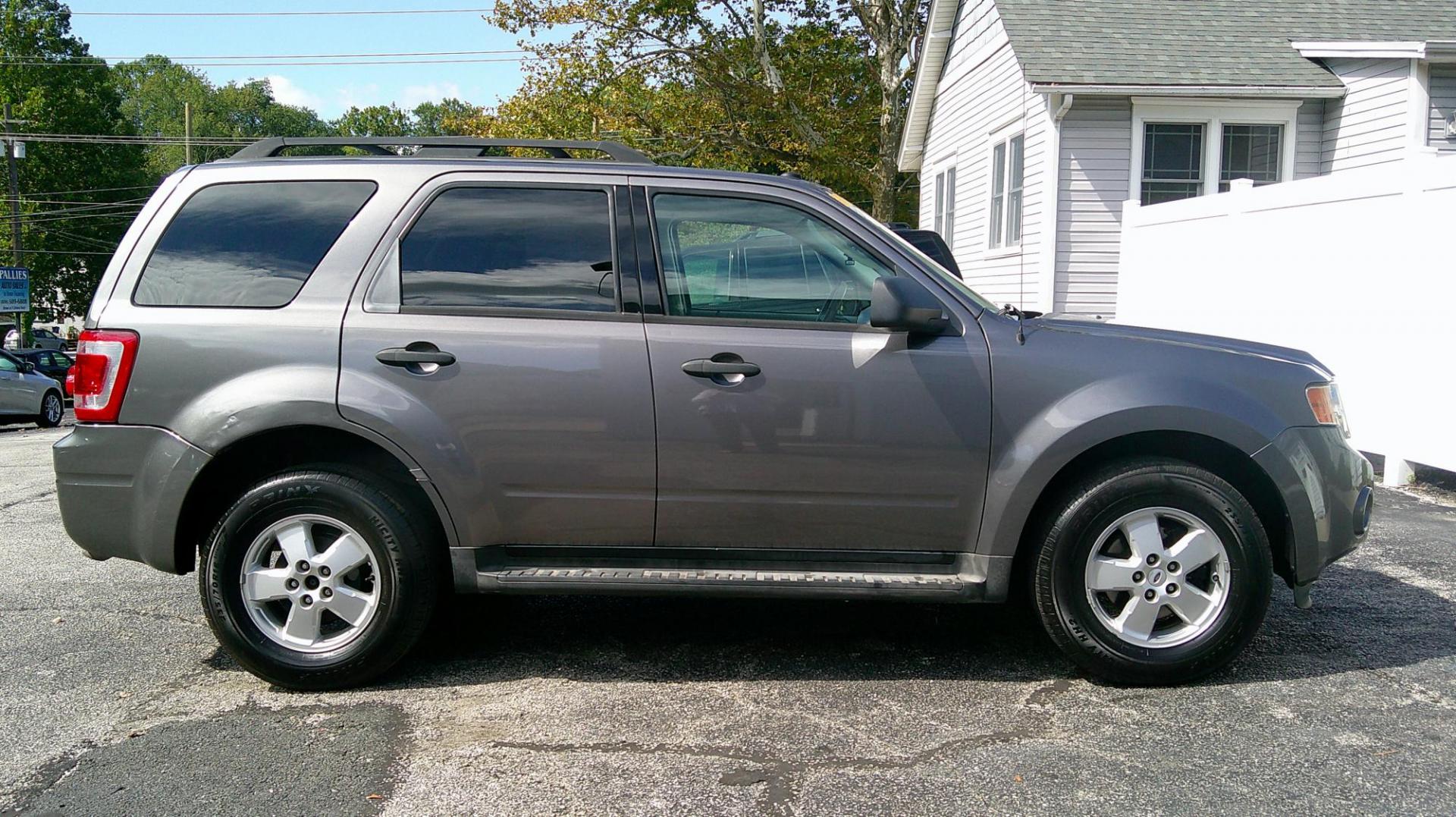 2009 GRAY Ford Escape XLT 4WD V6 (1FMCU93G39K) with an 3.0L V6 DOHC 24V engine, 4-Speed Automatic transmission, located at 540a Delsea Drive, Sewell, NJ, 08080, (987) 867-5309, 39.752560, -75.111206 - Photo#8