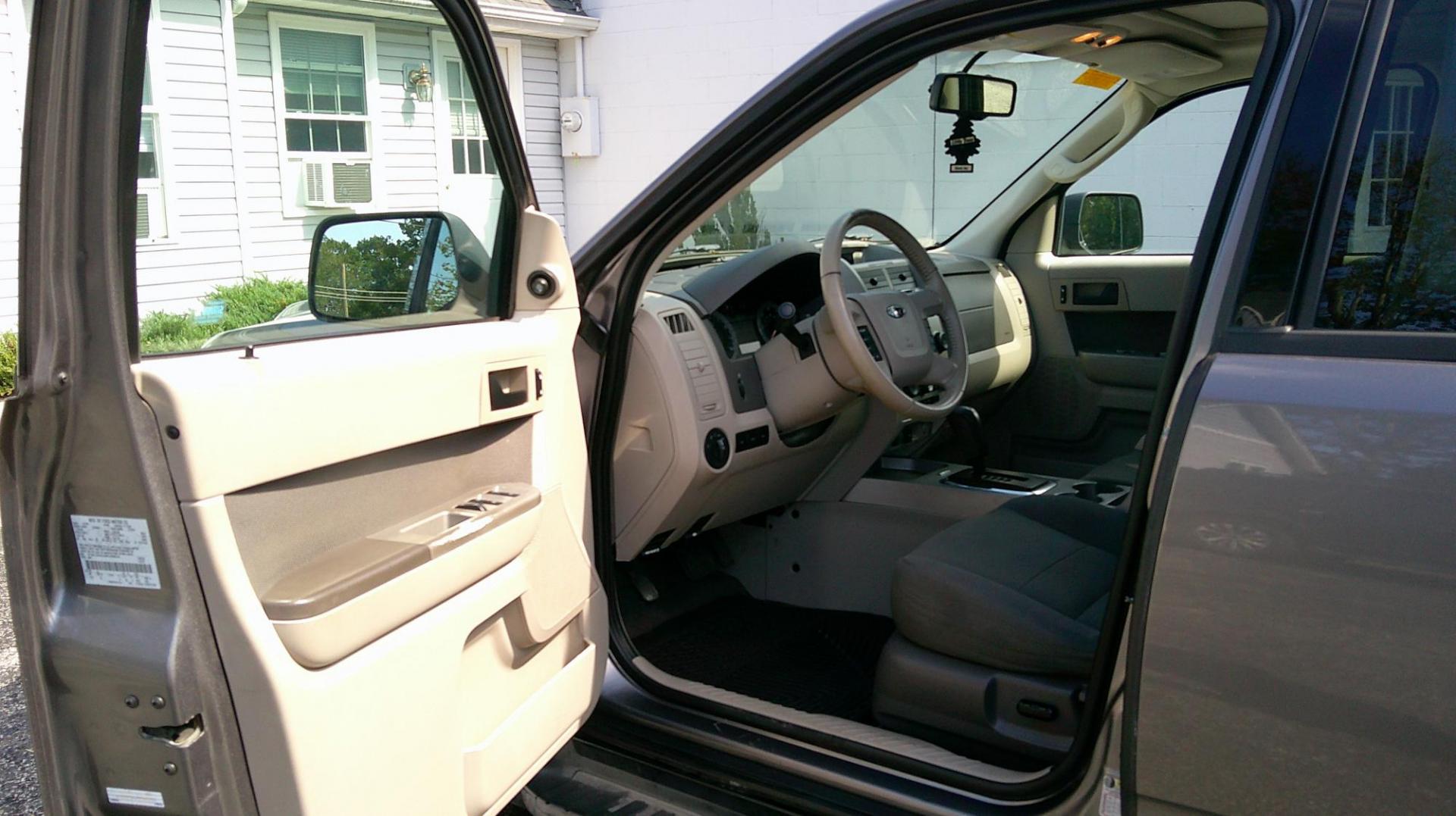2009 GRAY Ford Escape XLT 4WD V6 (1FMCU93G39K) with an 3.0L V6 DOHC 24V engine, 4-Speed Automatic transmission, located at 540a Delsea Drive, Sewell, NJ, 08080, (987) 867-5309, 39.752560, -75.111206 - Photo#11
