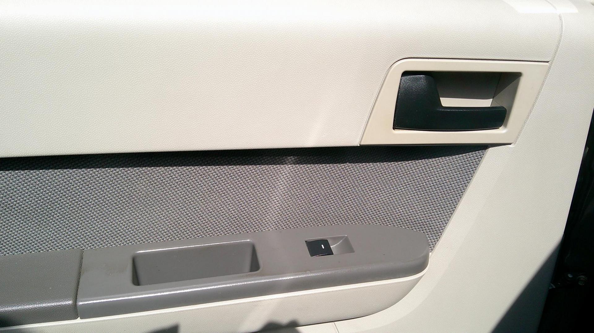 2009 GRAY Ford Escape XLT 4WD V6 (1FMCU93G39K) with an 3.0L V6 DOHC 24V engine, 4-Speed Automatic transmission, located at 540a Delsea Drive, Sewell, NJ, 08080, (987) 867-5309, 39.752560, -75.111206 - Photo#14