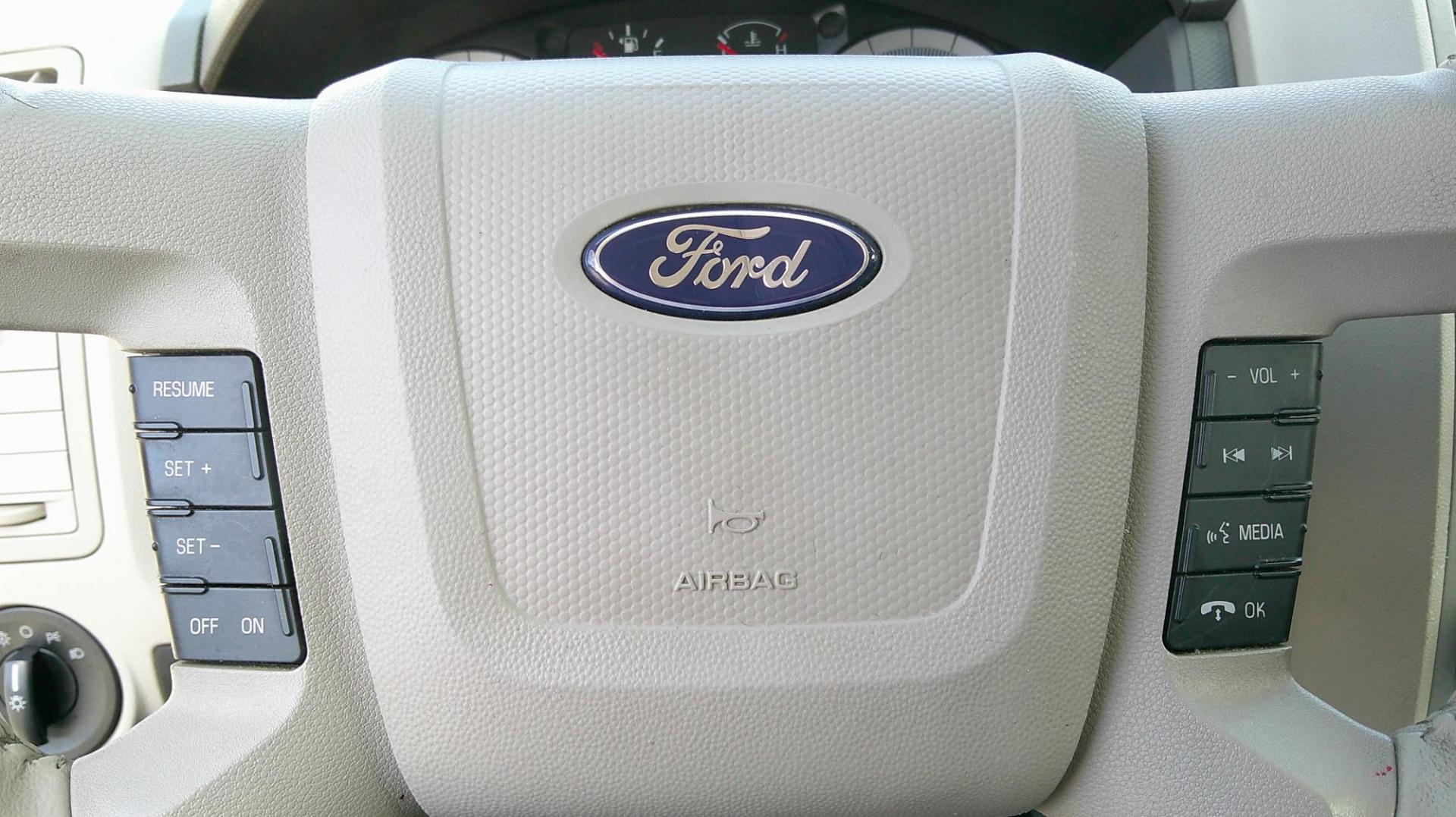 2009 GRAY Ford Escape XLT 4WD V6 (1FMCU93G39K) with an 3.0L V6 DOHC 24V engine, 4-Speed Automatic transmission, located at 540a Delsea Drive, Sewell, NJ, 08080, (987) 867-5309, 39.752560, -75.111206 - Photo#16