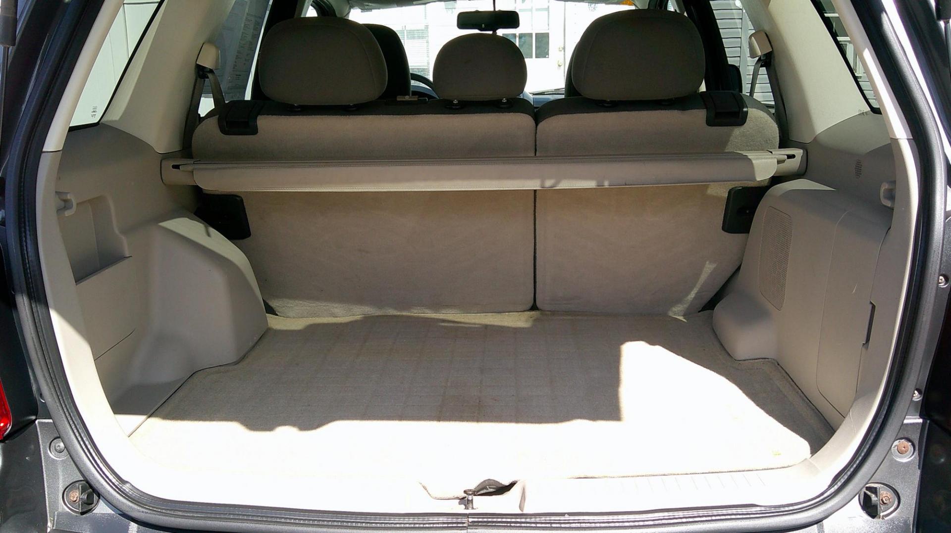 2009 GRAY Ford Escape XLT 4WD V6 (1FMCU93G39K) with an 3.0L V6 DOHC 24V engine, 4-Speed Automatic transmission, located at 540a Delsea Drive, Sewell, NJ, 08080, (987) 867-5309, 39.752560, -75.111206 - Photo#25