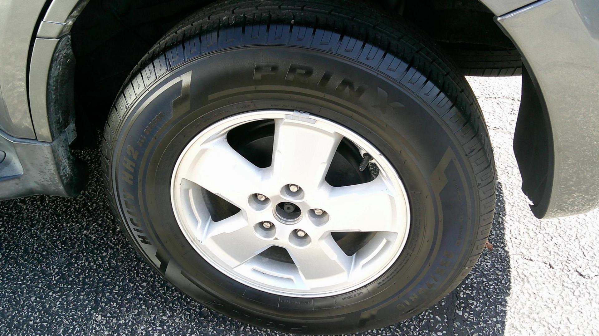 2009 GRAY Ford Escape XLT 4WD V6 (1FMCU93G39K) with an 3.0L V6 DOHC 24V engine, 4-Speed Automatic transmission, located at 540a Delsea Drive, Sewell, NJ, 08080, (987) 867-5309, 39.752560, -75.111206 - Photo#26