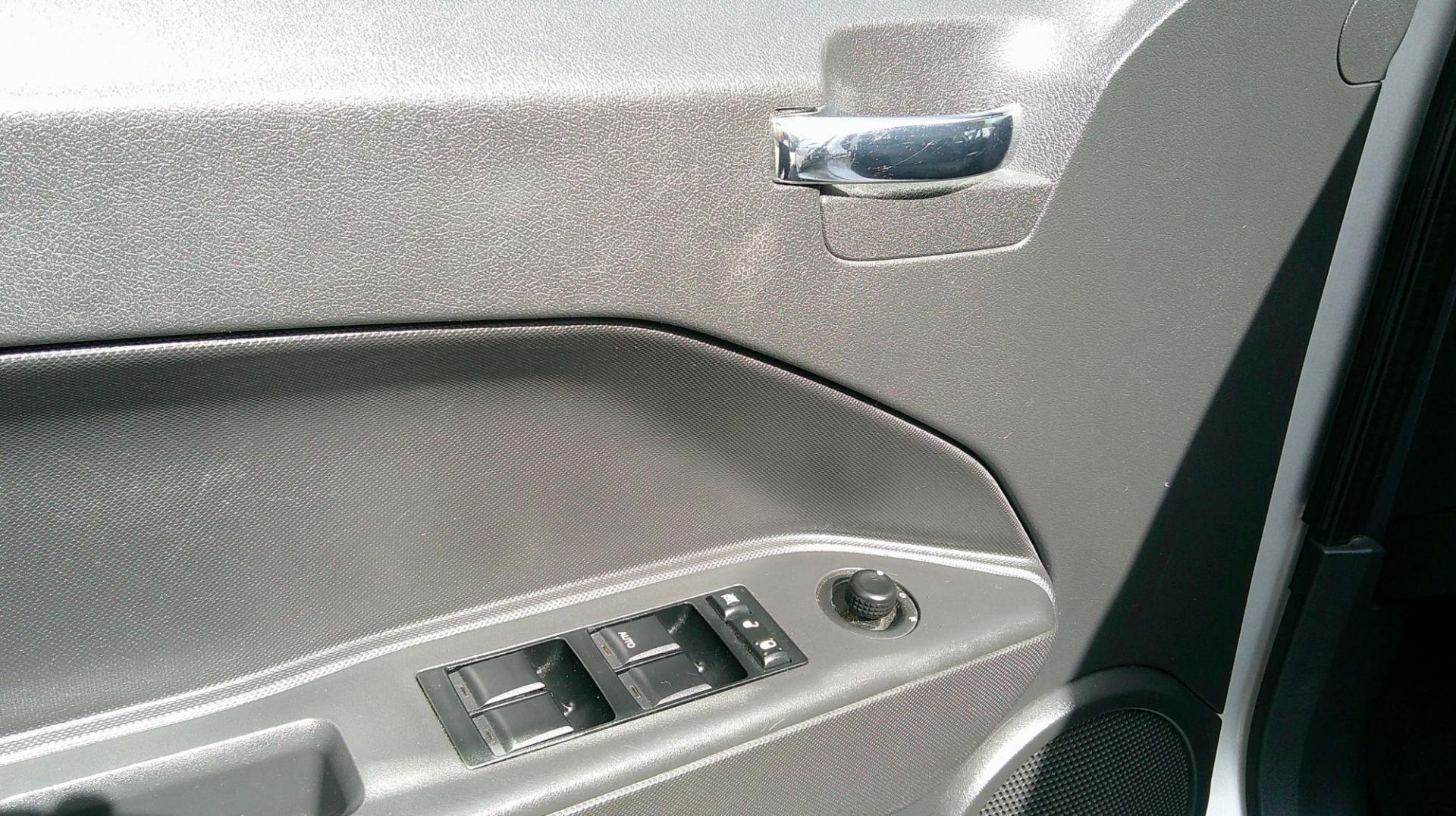 2008 SILVER Dodge Caliber SXT (1B3HB48B28D) with an 2.0L L4 DOHC 16V engine, located at 540a Delsea Drive, Sewell, NJ, 08080, (987) 867-5309, 39.752560, -75.111206 - Photo#11