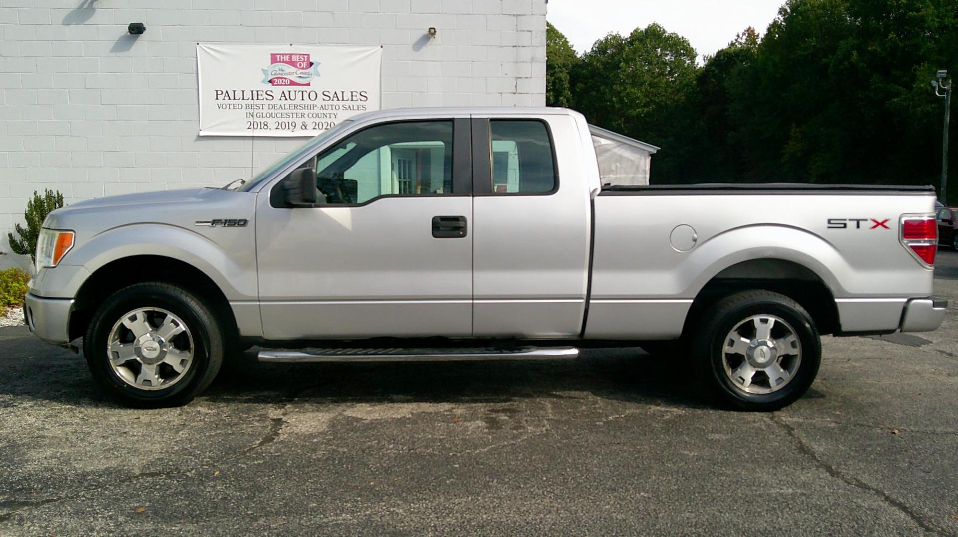 2010 SILVER Ford F-150 Lariat SuperCab 6.5-ft. Bed 2WD (1FTEX1CW1AF) with an 4.6L V8 SOHC 16V engine, 4-Speed Automatic transmission, located at 540a Delsea Drive, Sewell, NJ, 08080, (987) 867-5309, 39.752560, -75.111206 - Photo#2