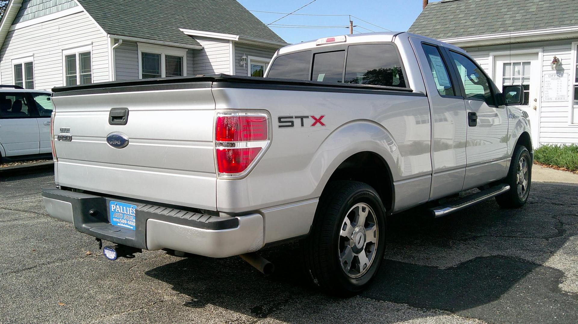 2010 SILVER Ford F-150 Lariat SuperCab 6.5-ft. Bed 2WD (1FTEX1CW1AF) with an 4.6L V8 SOHC 16V engine, 4-Speed Automatic transmission, located at 540a Delsea Drive, Sewell, NJ, 08080, (987) 867-5309, 39.752560, -75.111206 - Photo#6