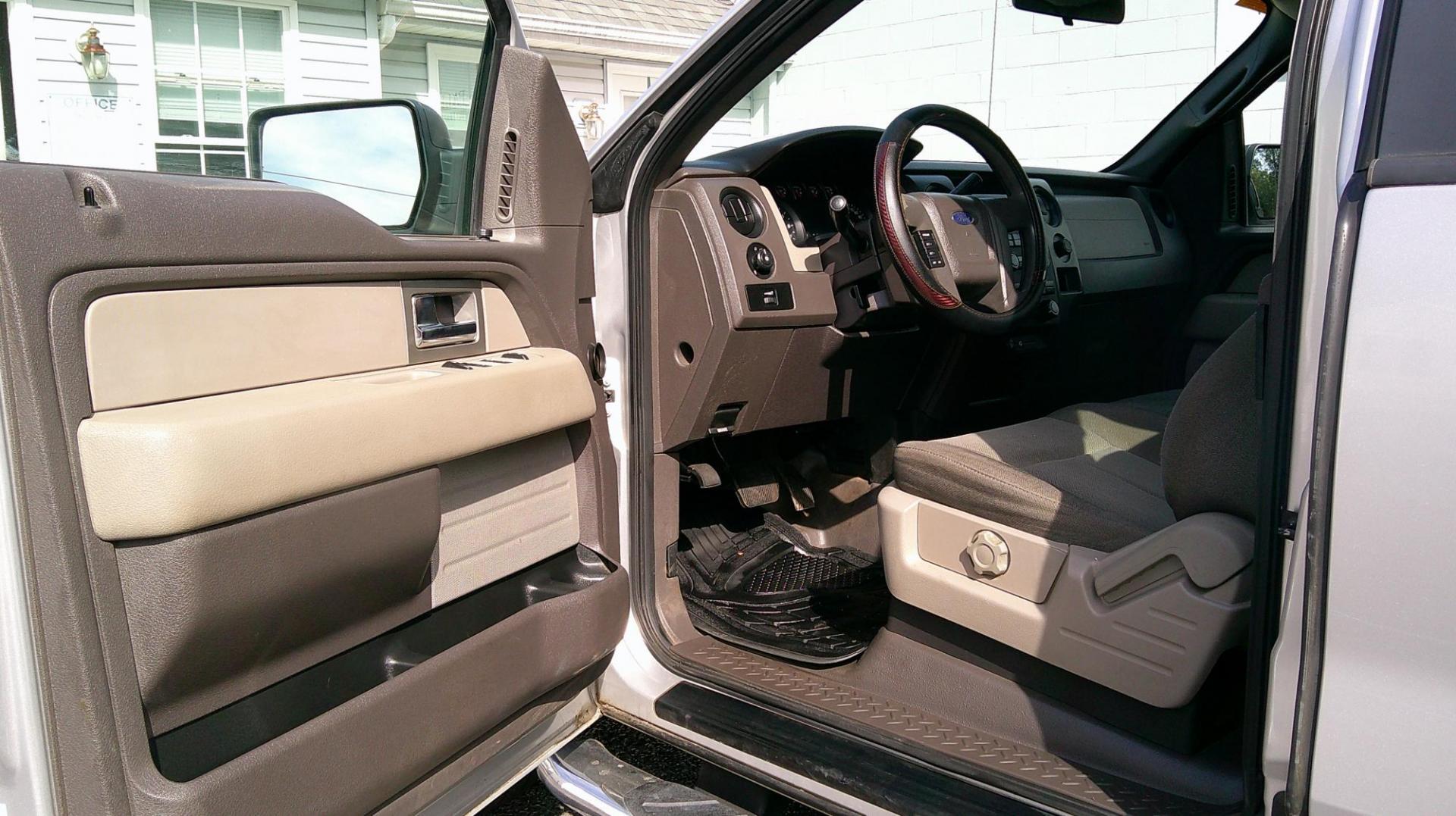2010 SILVER Ford F-150 Lariat SuperCab 6.5-ft. Bed 2WD (1FTEX1CW1AF) with an 4.6L V8 SOHC 16V engine, 4-Speed Automatic transmission, located at 540a Delsea Drive, Sewell, NJ, 08080, (987) 867-5309, 39.752560, -75.111206 - Photo#9