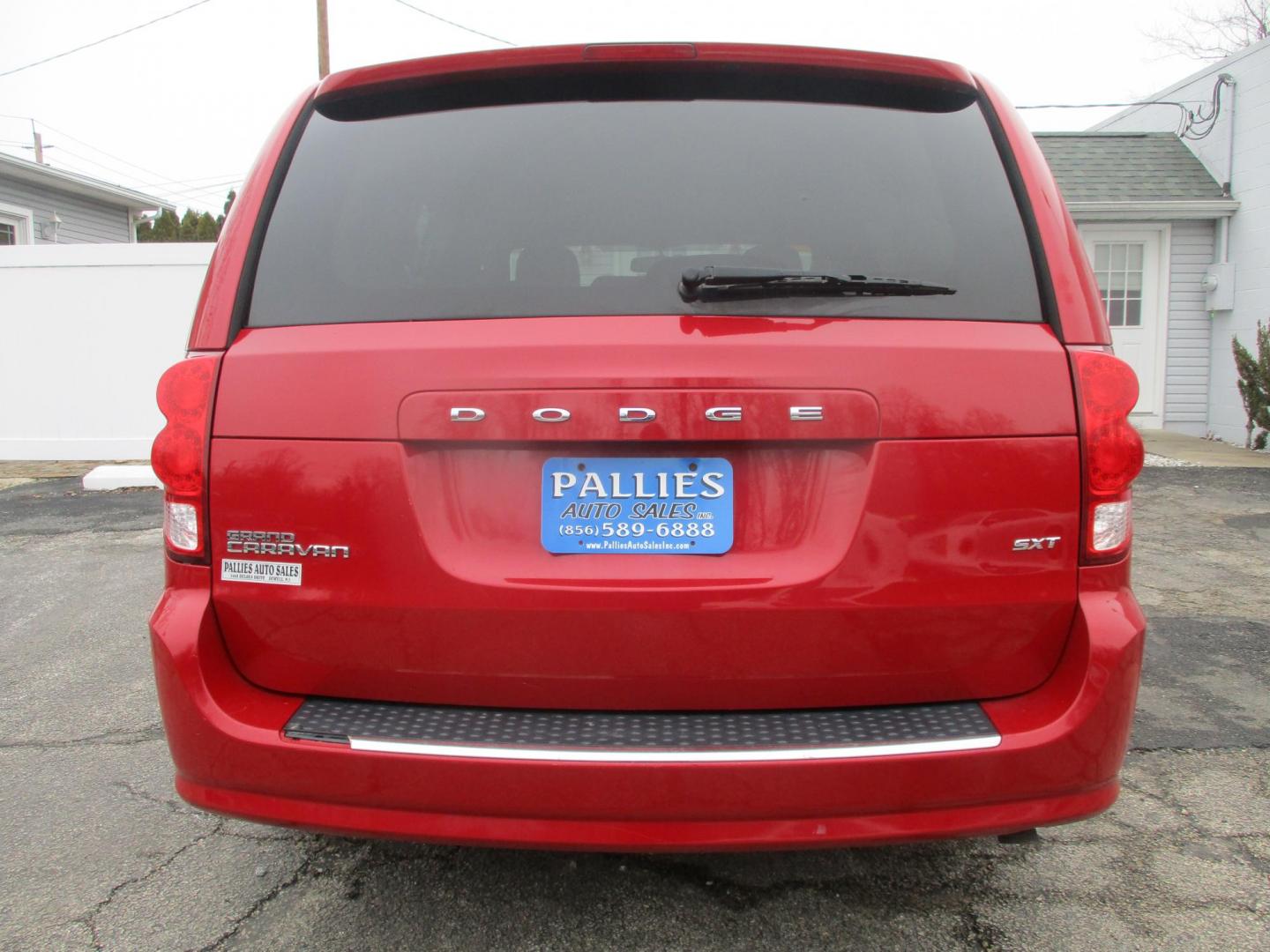 2014 RED Dodge Grand Caravan SXT (2C4RDGCG9ER) with an 3.6L V6 DOHC 24V engine, 6-Speed Automatic transmission, located at 540a Delsea Drive, Sewell, NJ, 08080, (987) 867-5309, 39.752560, -75.111206 - Photo#3