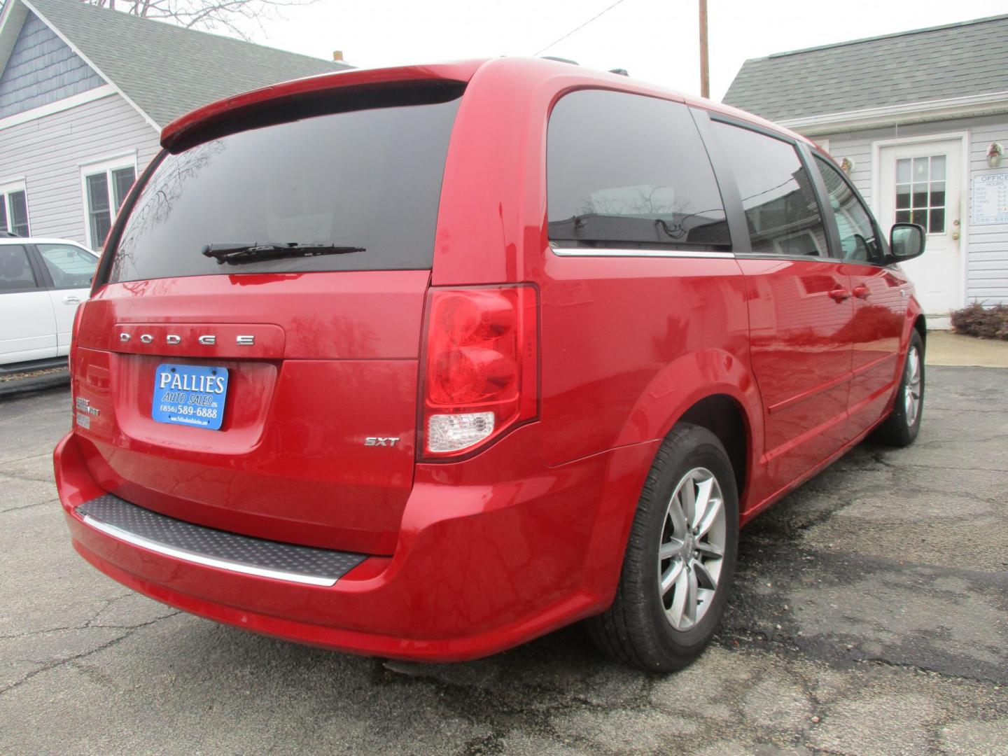 2014 RED Dodge Grand Caravan SXT (2C4RDGCG9ER) with an 3.6L V6 DOHC 24V engine, 6-Speed Automatic transmission, located at 540a Delsea Drive, Sewell, NJ, 08080, (987) 867-5309, 39.752560, -75.111206 - Photo#6
