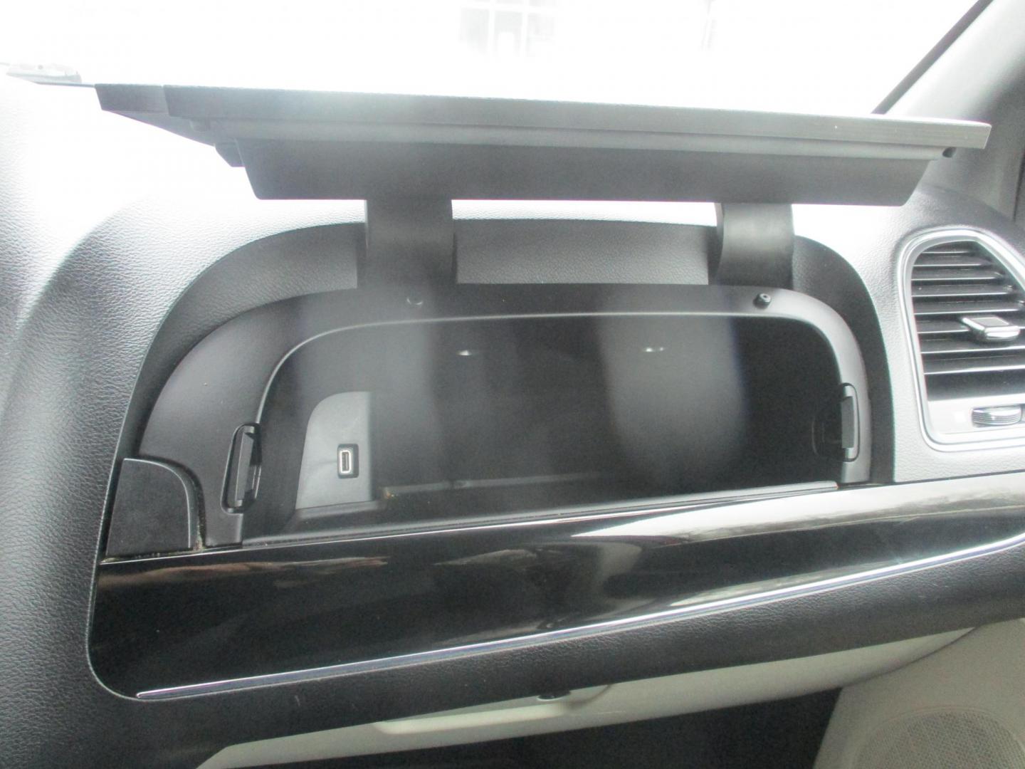 2014 RED Dodge Grand Caravan SXT (2C4RDGCG9ER) with an 3.6L V6 DOHC 24V engine, 6-Speed Automatic transmission, located at 540a Delsea Drive, Sewell, NJ, 08080, (987) 867-5309, 39.752560, -75.111206 - Photo#23