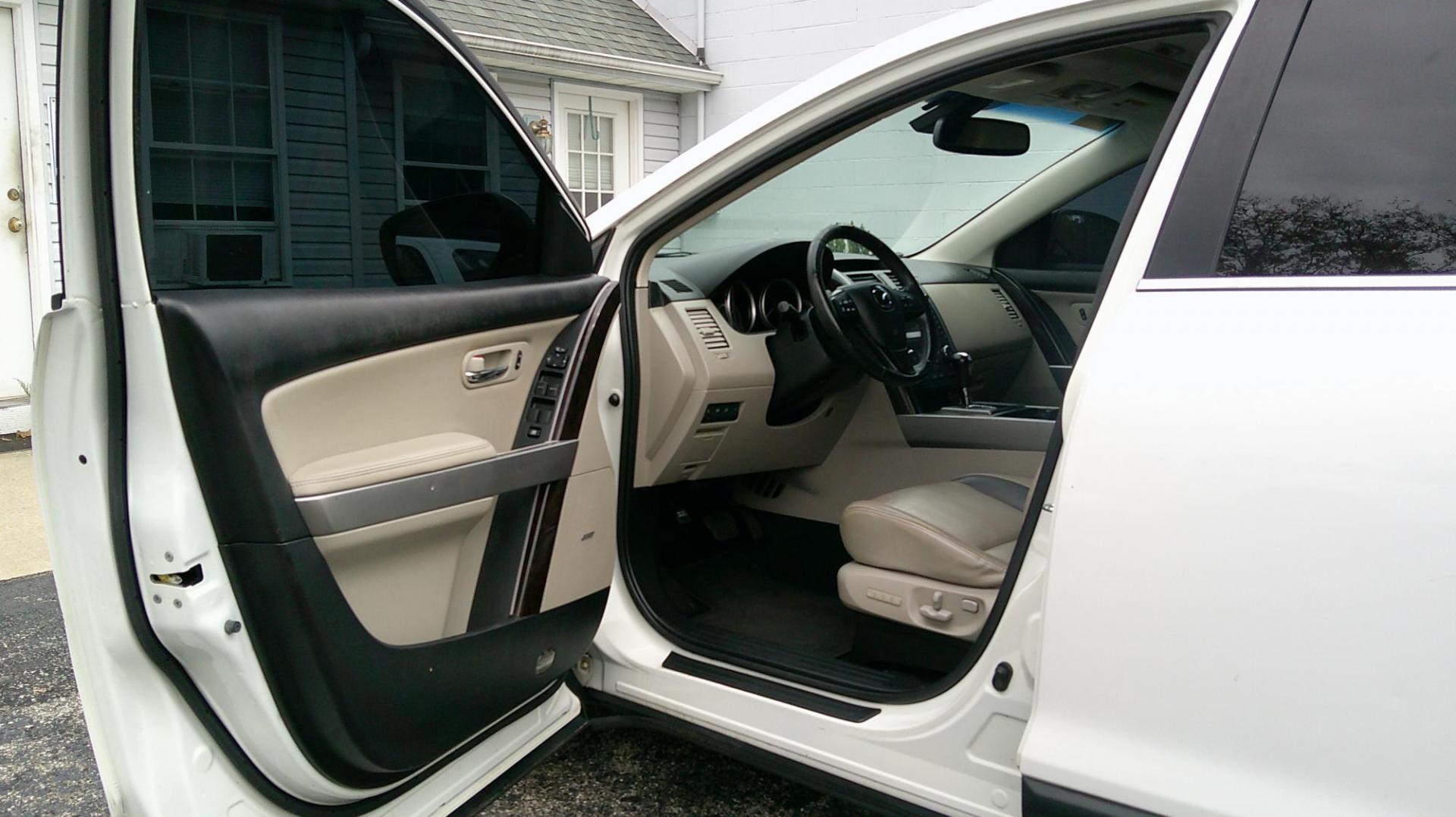 2010 WHITE Mazda CX-9 Grand Touring AWD (JM3TB3MV2A0) with an 3.7L V6 DOHC 24V engine, 6-Speed Automatic transmission, located at 540a Delsea Drive, Sewell, NJ, 08080, (987) 867-5309, 39.752560, -75.111206 - Photo#10