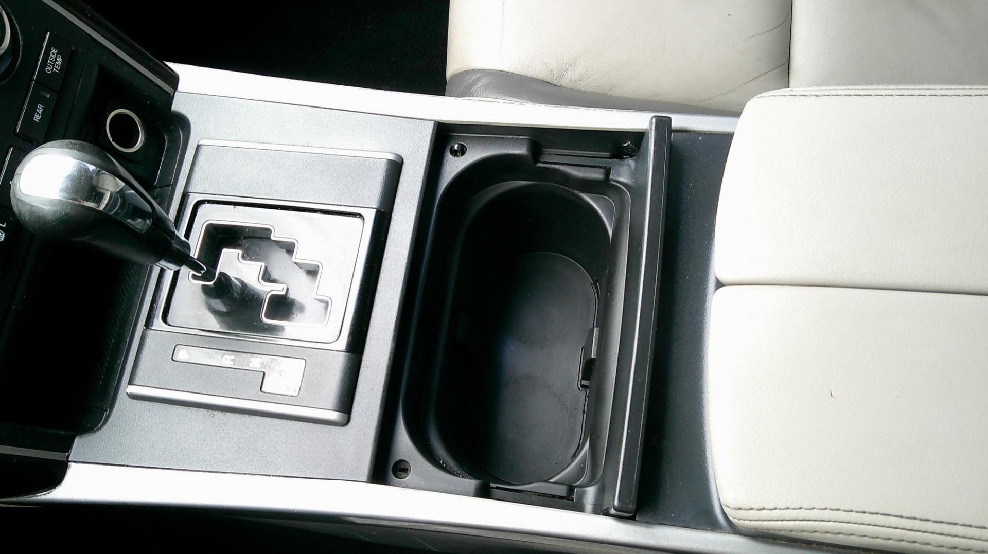 2010 WHITE Mazda CX-9 Grand Touring AWD (JM3TB3MV2A0) with an 3.7L V6 DOHC 24V engine, 6-Speed Automatic transmission, located at 540a Delsea Drive, Sewell, NJ, 08080, (987) 867-5309, 39.752560, -75.111206 - Photo#19