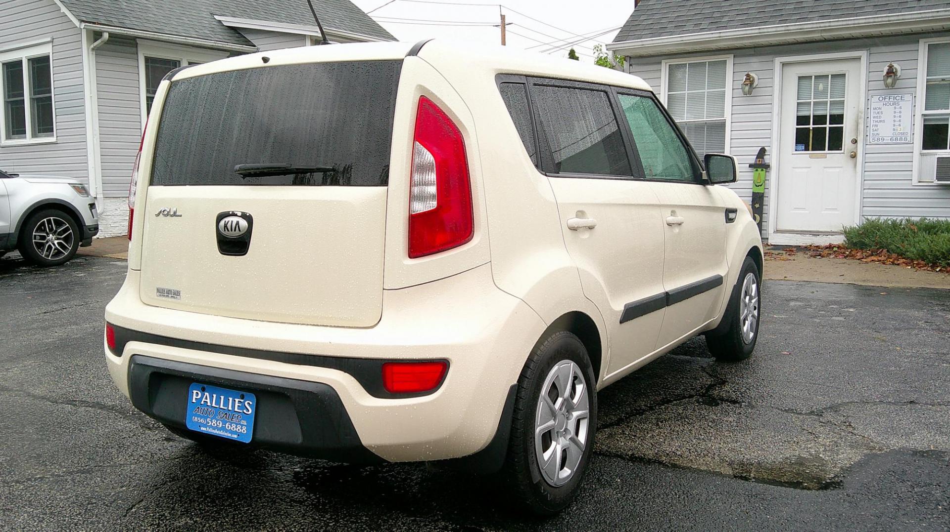 2013 WHITE Kia Soul Base (KNDJT2A55D7) with an 1.6L L4 DOHC 16V engine, 5-Speed Manual transmission, located at 540a Delsea Drive, Sewell, NJ, 08080, (987) 867-5309, 39.752560, -75.111206 - Photo#5
