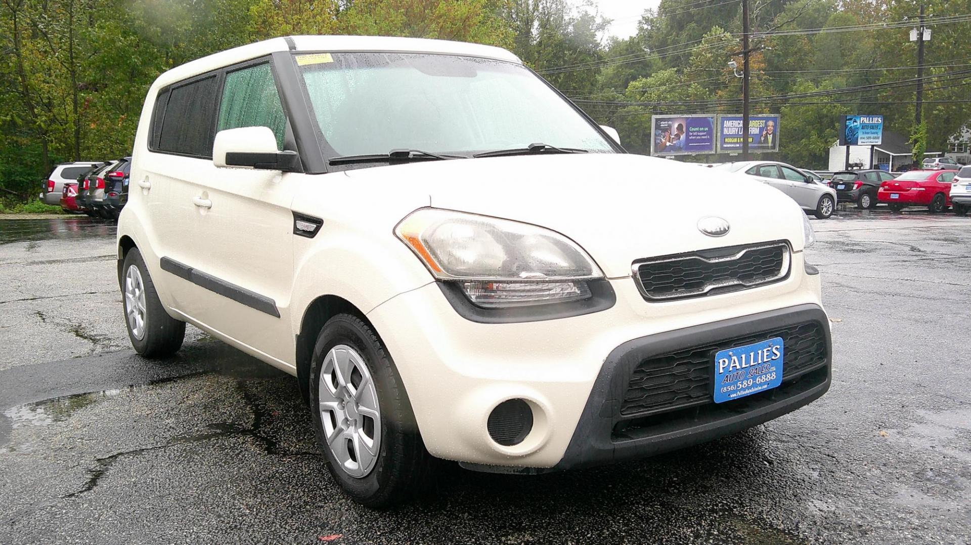 2013 WHITE Kia Soul Base (KNDJT2A55D7) with an 1.6L L4 DOHC 16V engine, 5-Speed Manual transmission, located at 540a Delsea Drive, Sewell, NJ, 08080, (987) 867-5309, 39.752560, -75.111206 - Photo#7