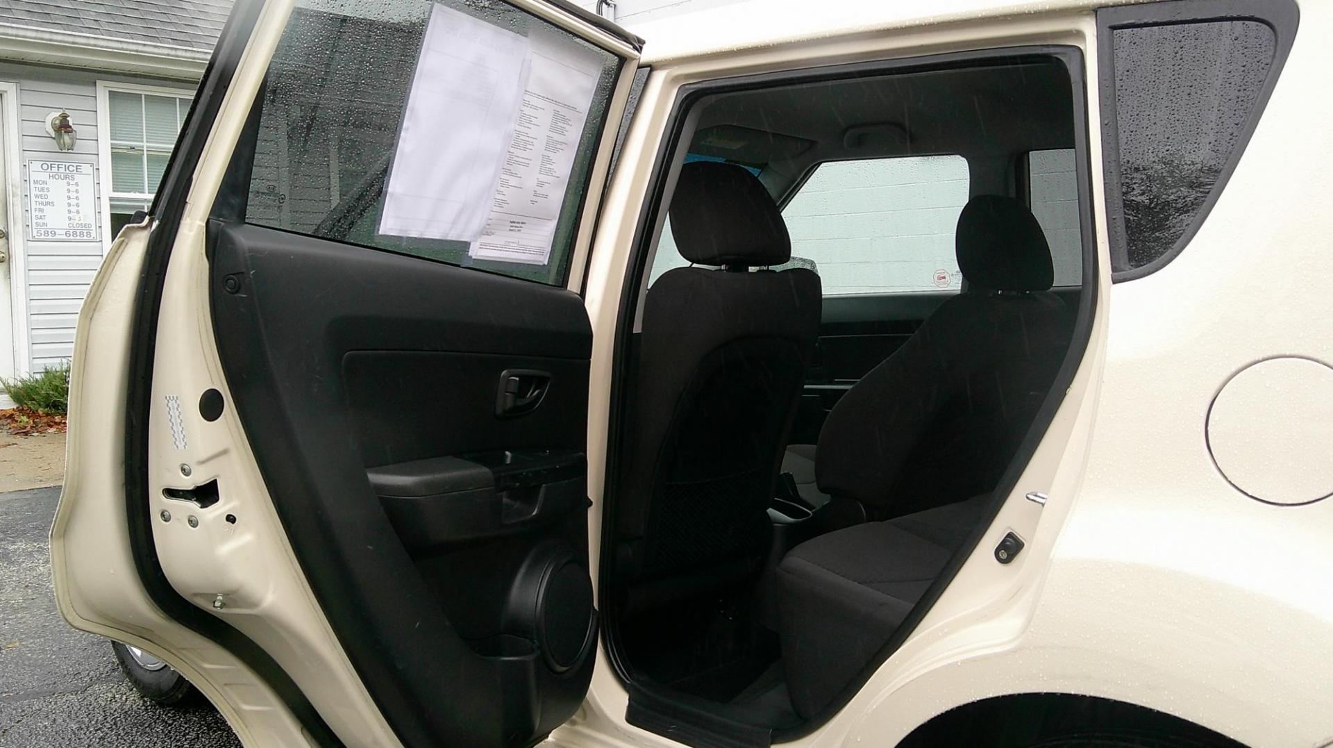 2013 WHITE Kia Soul Base (KNDJT2A55D7) with an 1.6L L4 DOHC 16V engine, 5-Speed Manual transmission, located at 540a Delsea Drive, Sewell, NJ, 08080, (987) 867-5309, 39.752560, -75.111206 - Photo#12