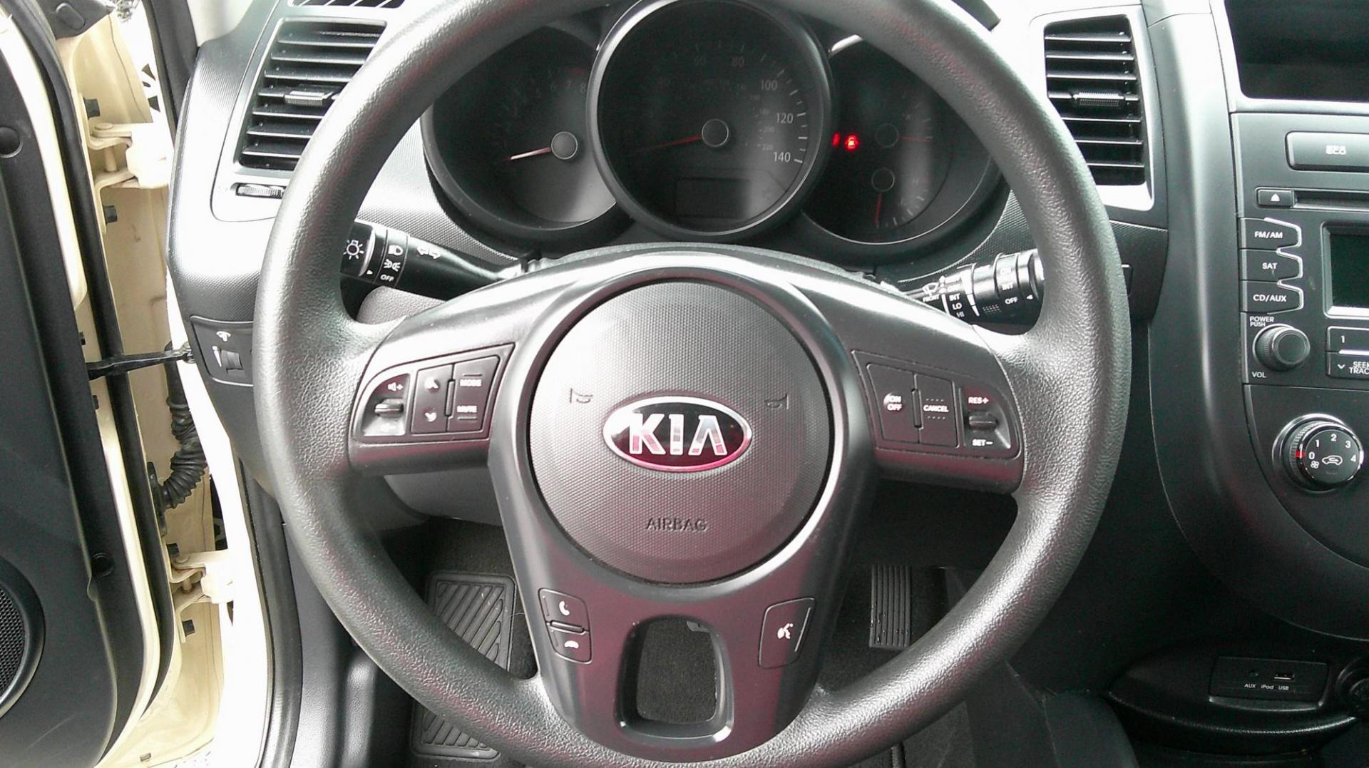 2013 WHITE Kia Soul Base (KNDJT2A55D7) with an 1.6L L4 DOHC 16V engine, 5-Speed Manual transmission, located at 540a Delsea Drive, Sewell, NJ, 08080, (987) 867-5309, 39.752560, -75.111206 - Photo#15