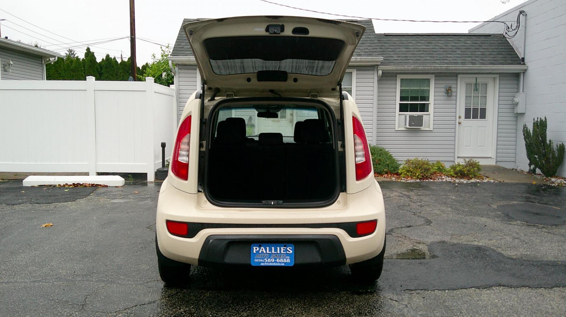 2013 WHITE Kia Soul Base (KNDJT2A55D7) with an 1.6L L4 DOHC 16V engine, 5-Speed Manual transmission, located at 540a Delsea Drive, Sewell, NJ, 08080, (987) 867-5309, 39.752560, -75.111206 - Photo#22