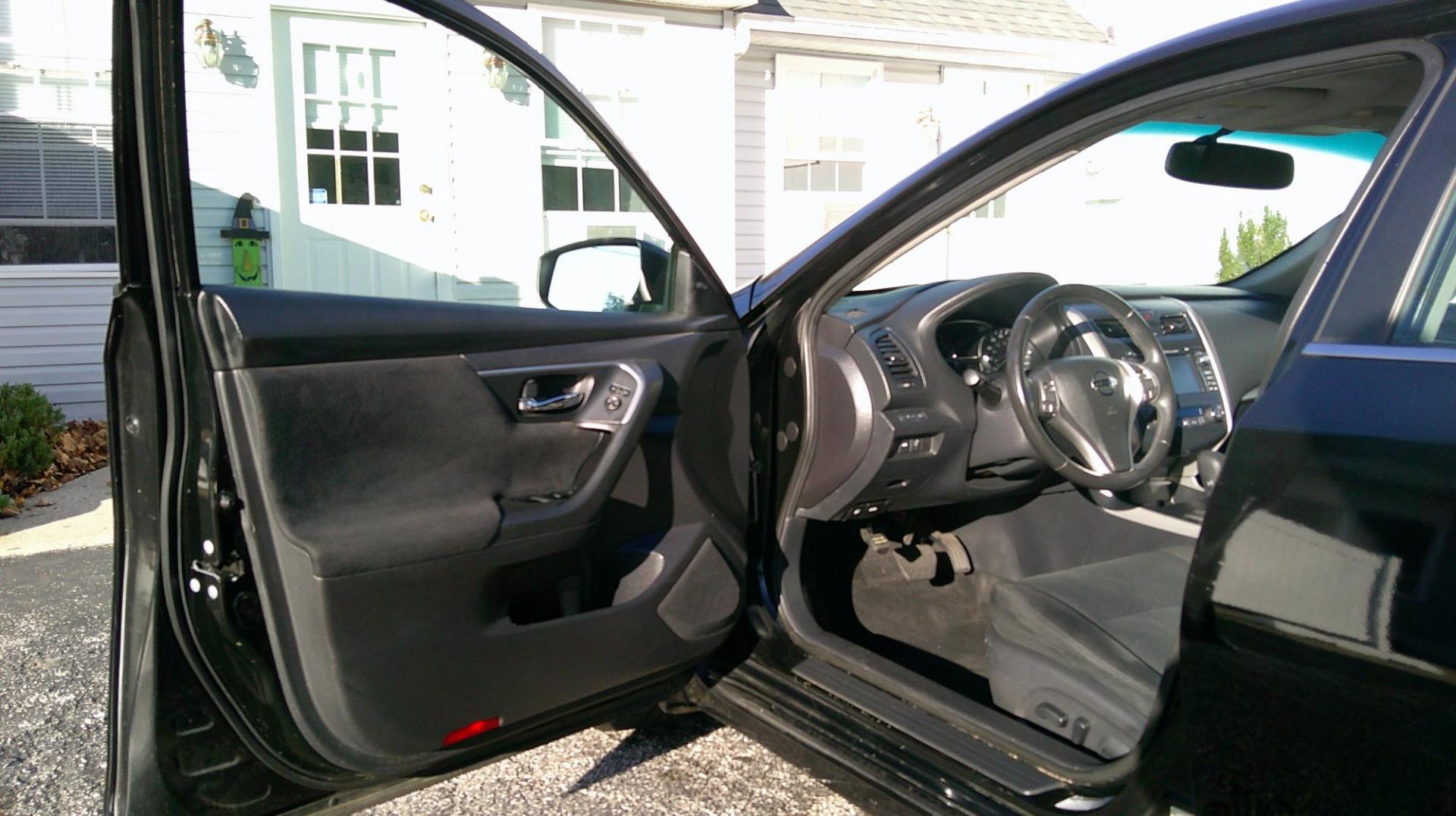 2015 BLACK Nissan Altima 2.5 S (1N4AL3AP3FC) with an 2.5L L4 DOHC 16V engine, Continuously Variable Transmission transmission, located at 540a Delsea Drive, Sewell, NJ, 08080, (987) 867-5309, 39.752560, -75.111206 - Photo#10