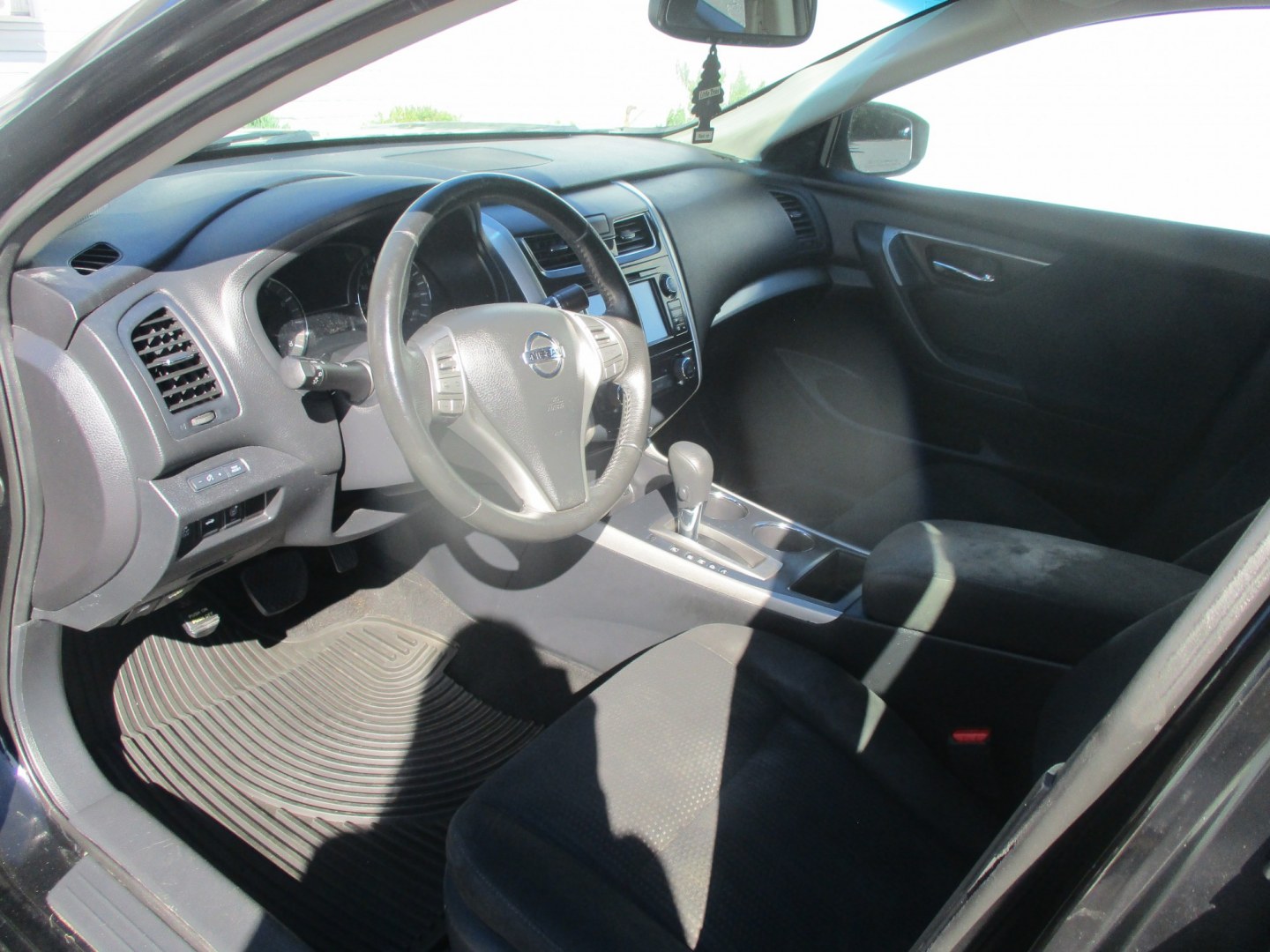 2015 BLACK Nissan Altima 2.5 S (1N4AL3AP3FC) with an 2.5L L4 DOHC 16V engine, Continuously Variable Transmission transmission, located at 540a Delsea Drive, Sewell, NJ, 08080, (987) 867-5309, 39.752560, -75.111206- Photo#13